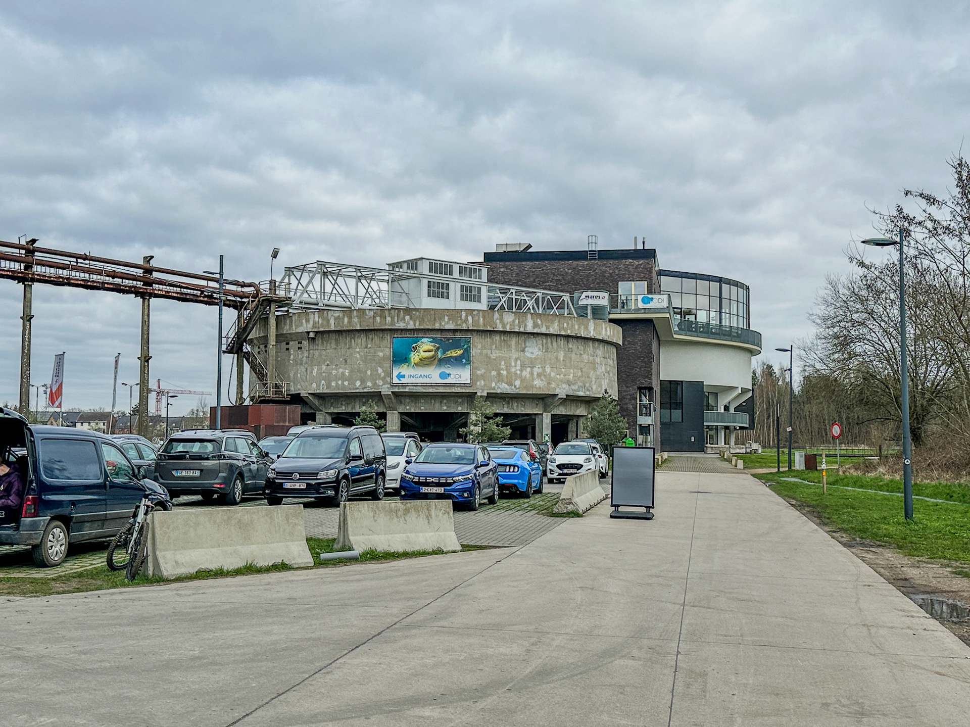 Bazén TODI z venku