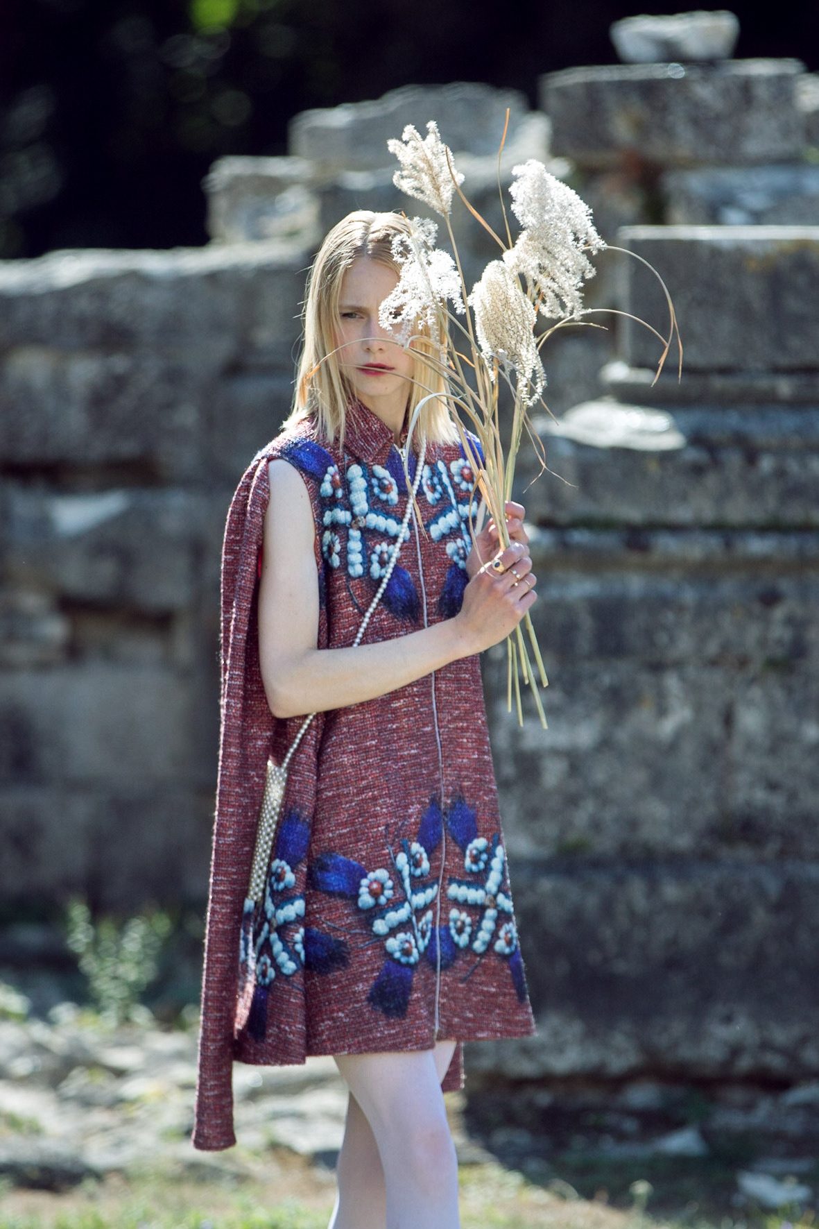 Implementation of embroidery in the form of printing on fabric for the Vorogeya collection.