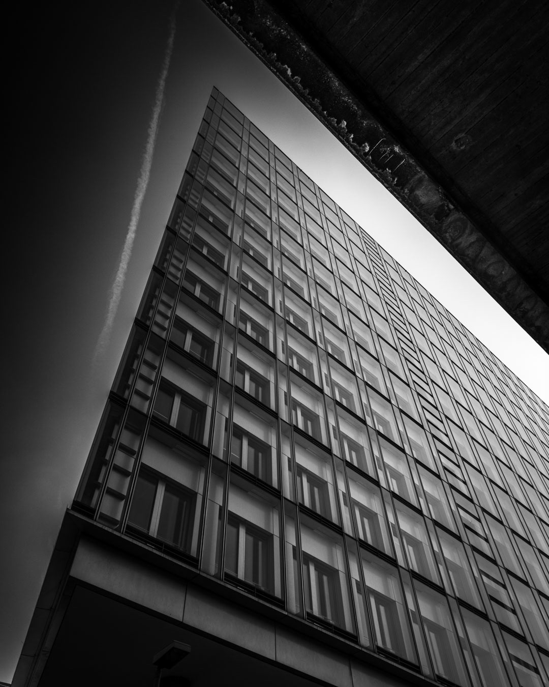 Vertical Grid — A tower seen from below, framed in light and form,  Düsseldorf.