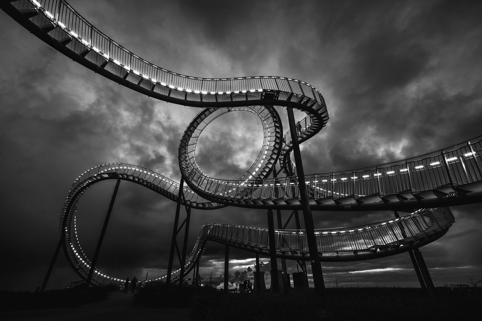Twisted Motion — Sculpture of movement frozen in metal, Duisburg.