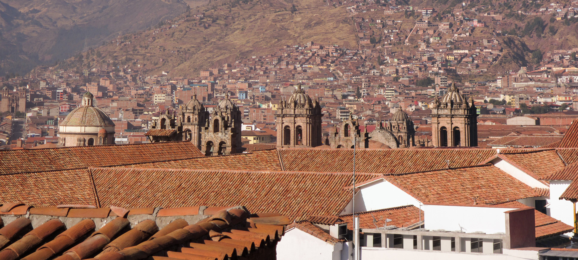 Vista desde el hostal de las torres de las iglesias de la Plaza de Armas