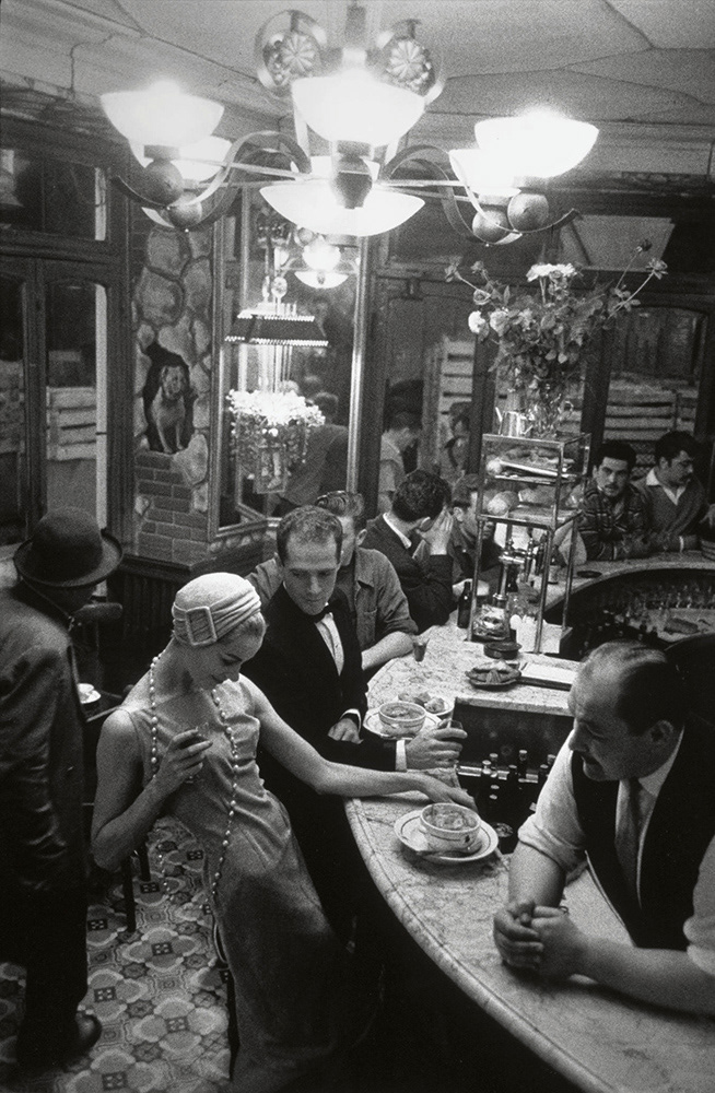 "Le Chien Qui Fume", Paris, 1957 - Frank Horvat