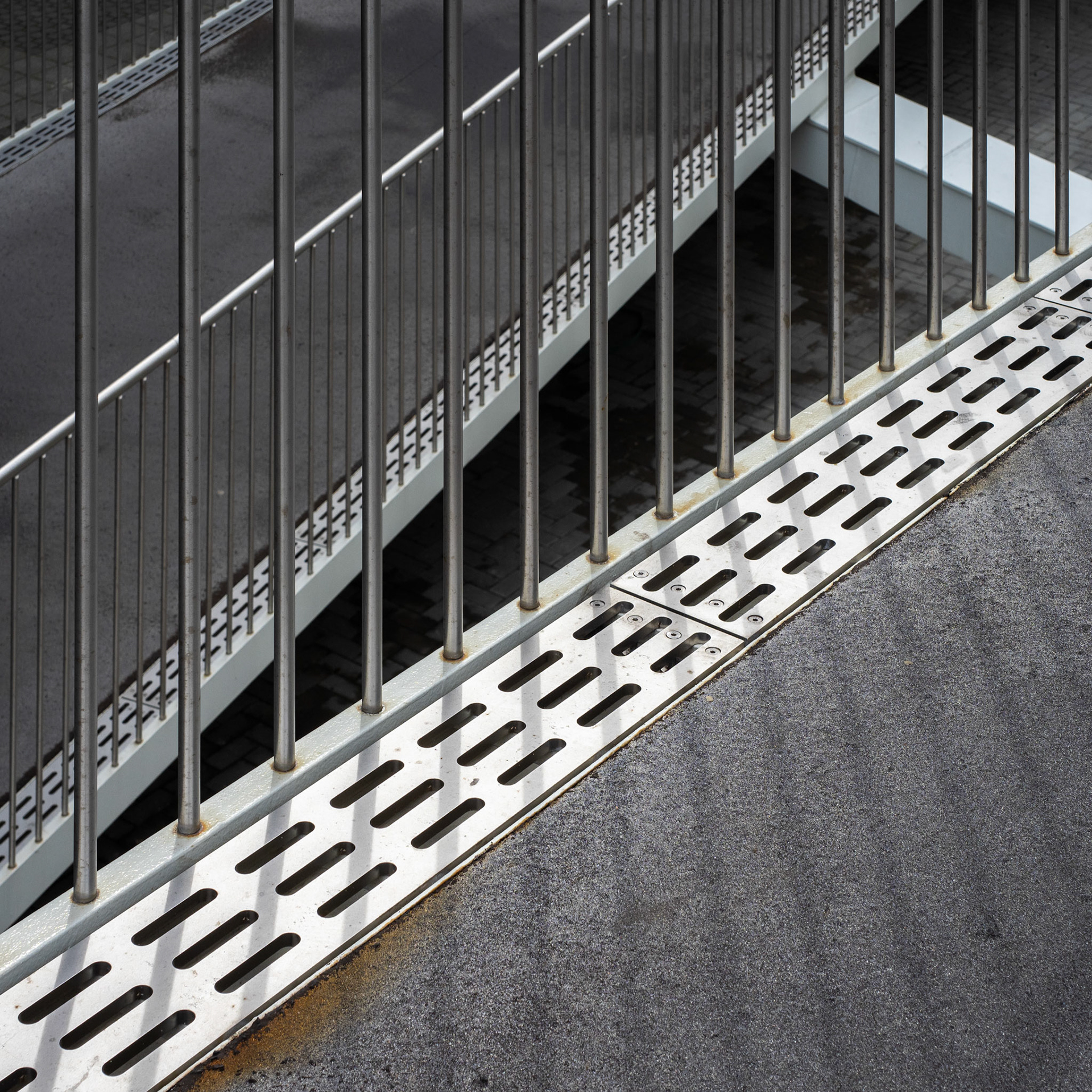 White spiral bicycle ramp, Antwerp