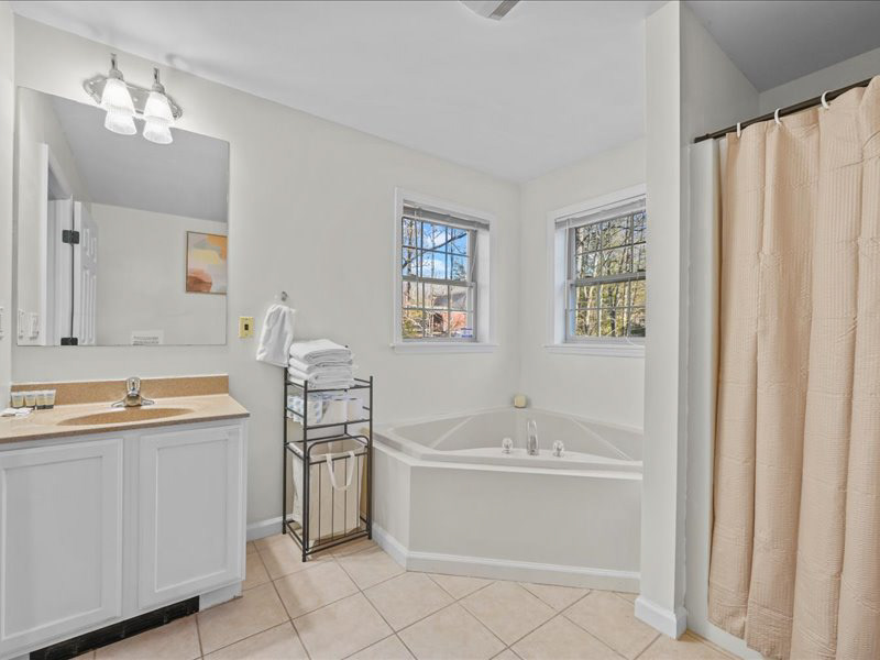 En-suite Master Bath