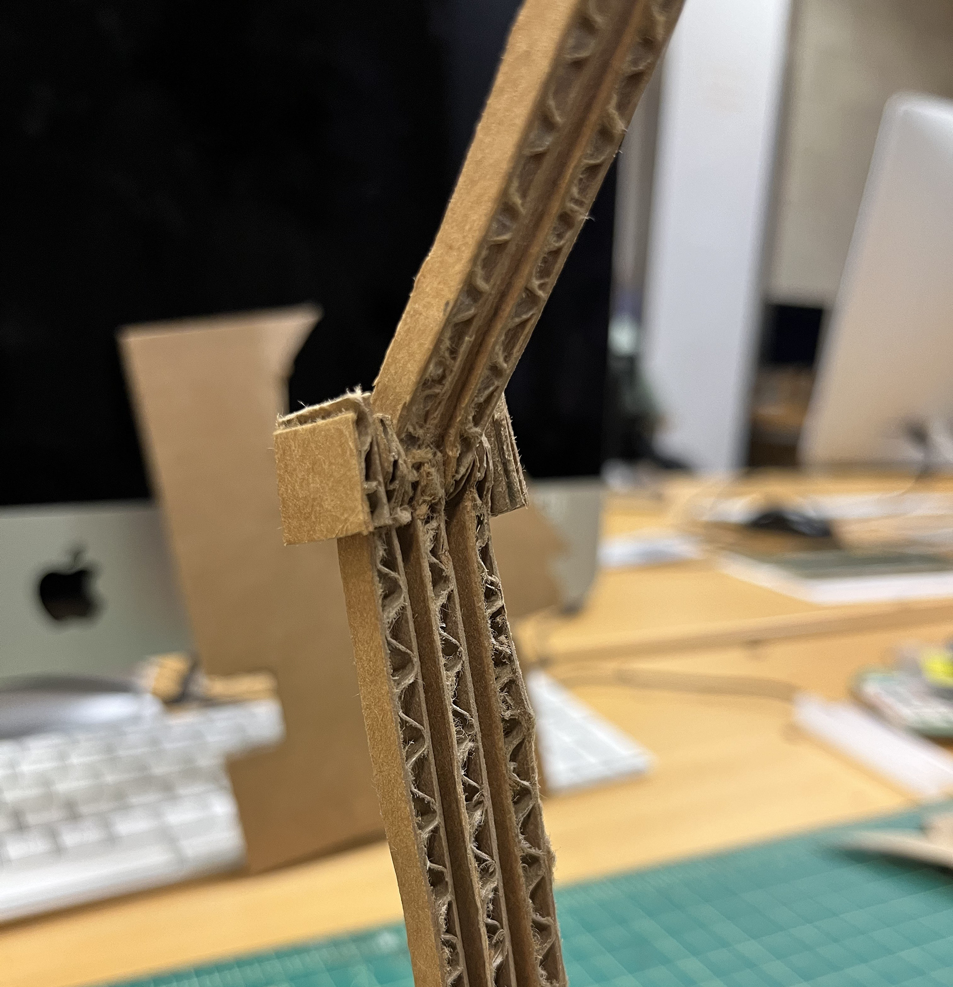 Center Joint of desk lamp