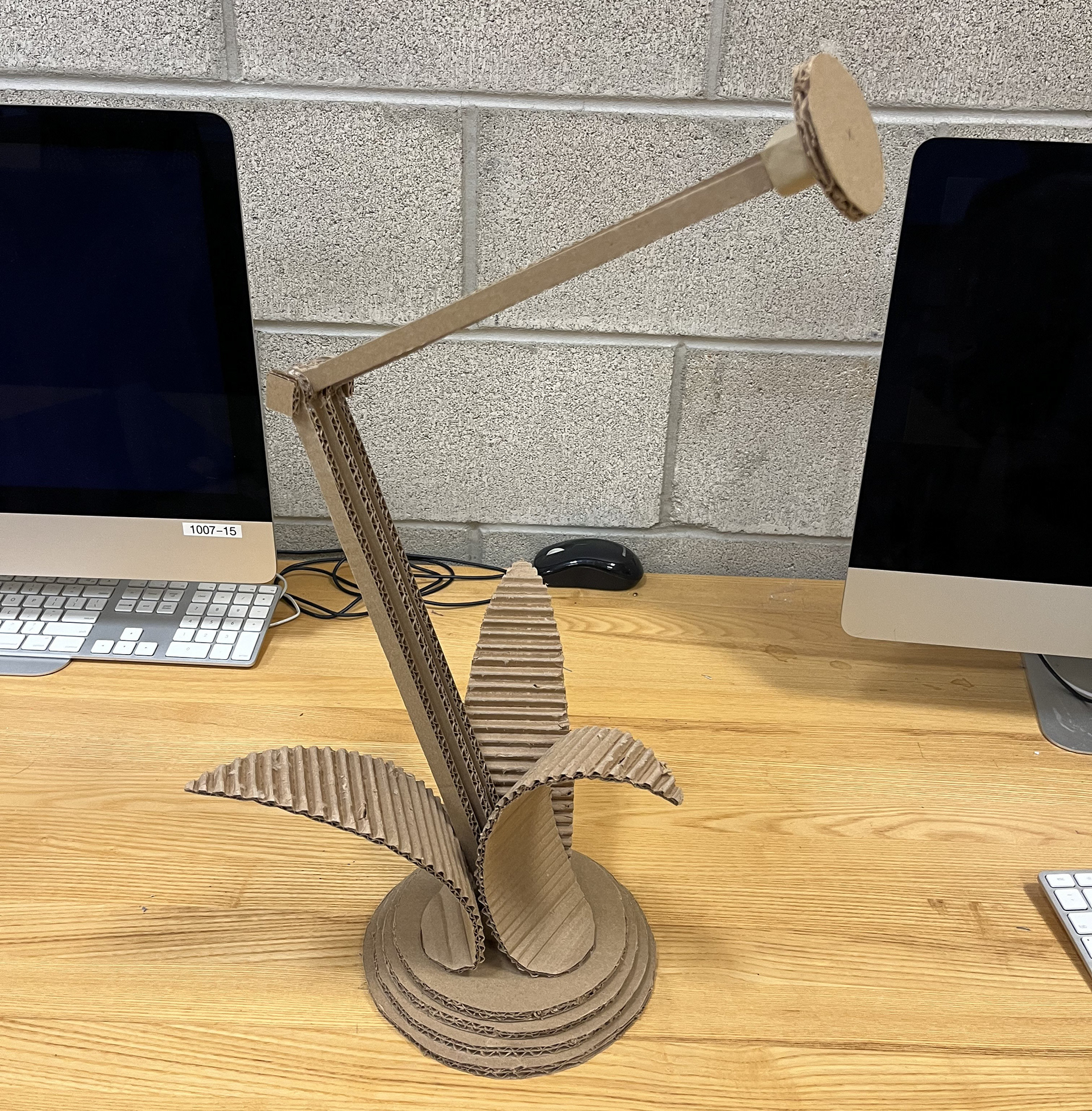 Full view of adjustable desk lamp 