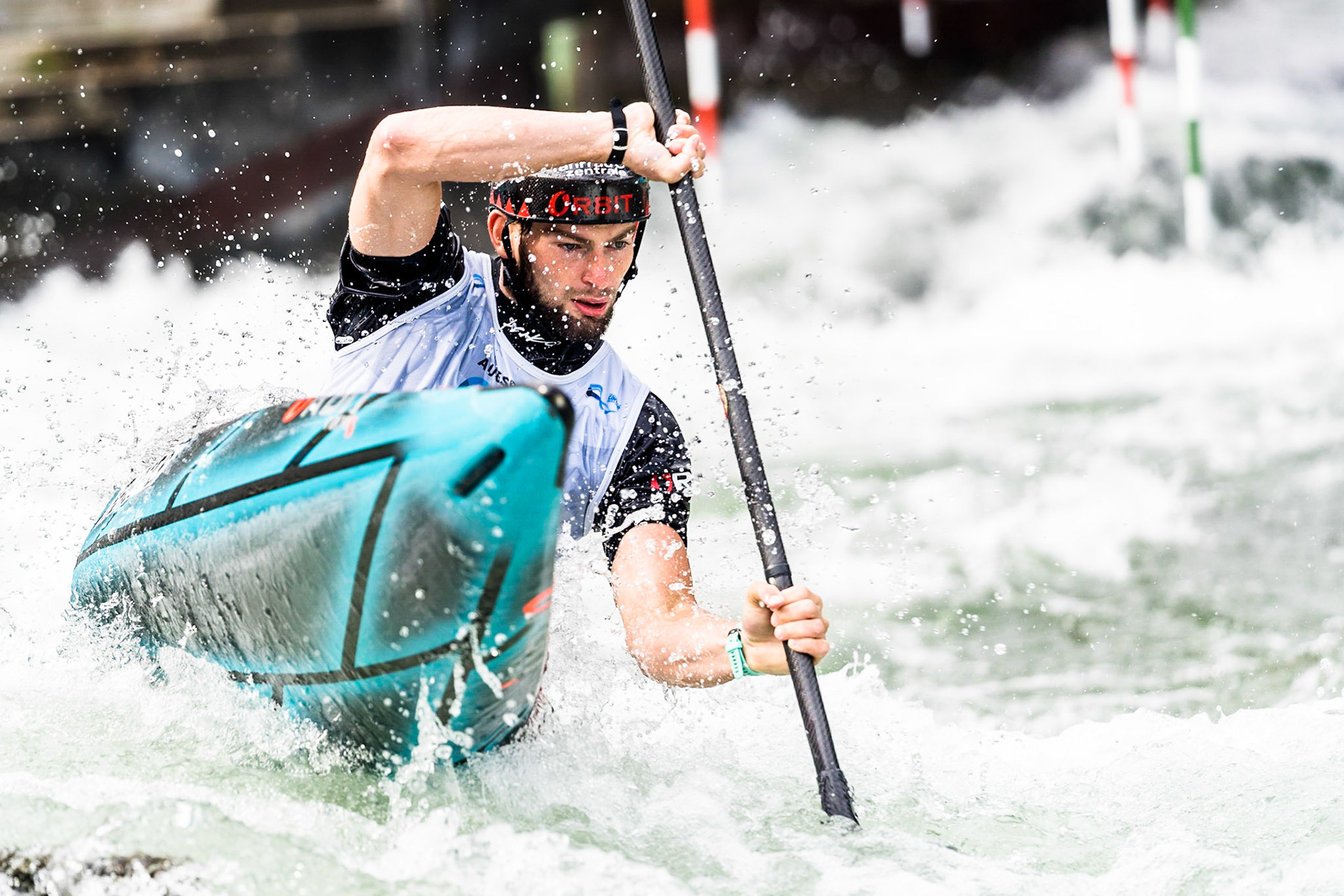 Stefan HENGST (GER), Kajak Herren. ICF Kanuslalom WM 2022 in Augsburg, Deutschland. 50 jähriges Jubiläum der Olympiastrecke am Eiskanal. / 2022 ICF Canoe Slalom World Championships. Foto: Birke Oud/www.birkeoud.com