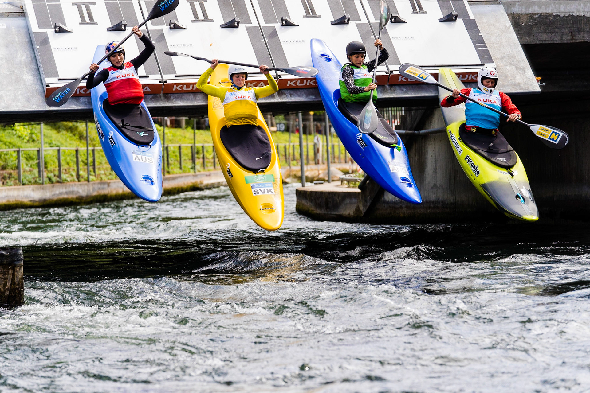 Jessica Fox (AUS). Kanuslalom WM 2022 in Augsburg, Deutschland. 50 jähriges Jubiläum der Olympiastrecke am Eiskanal. / 2022 ICF Canoe Slalom World Championships. Foto: Birke Oud/www.birkeoud.com