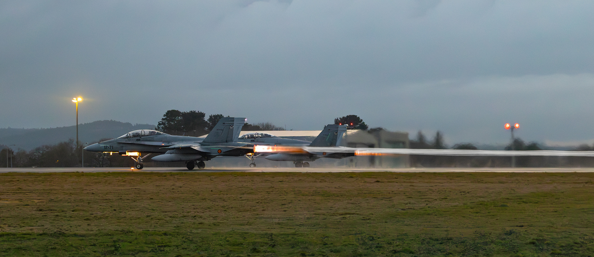  2  F-18 Hornet Ala 12 y 15