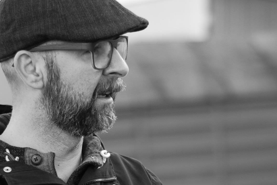 Veronika Rauch - Mann mit Brille und Muetze