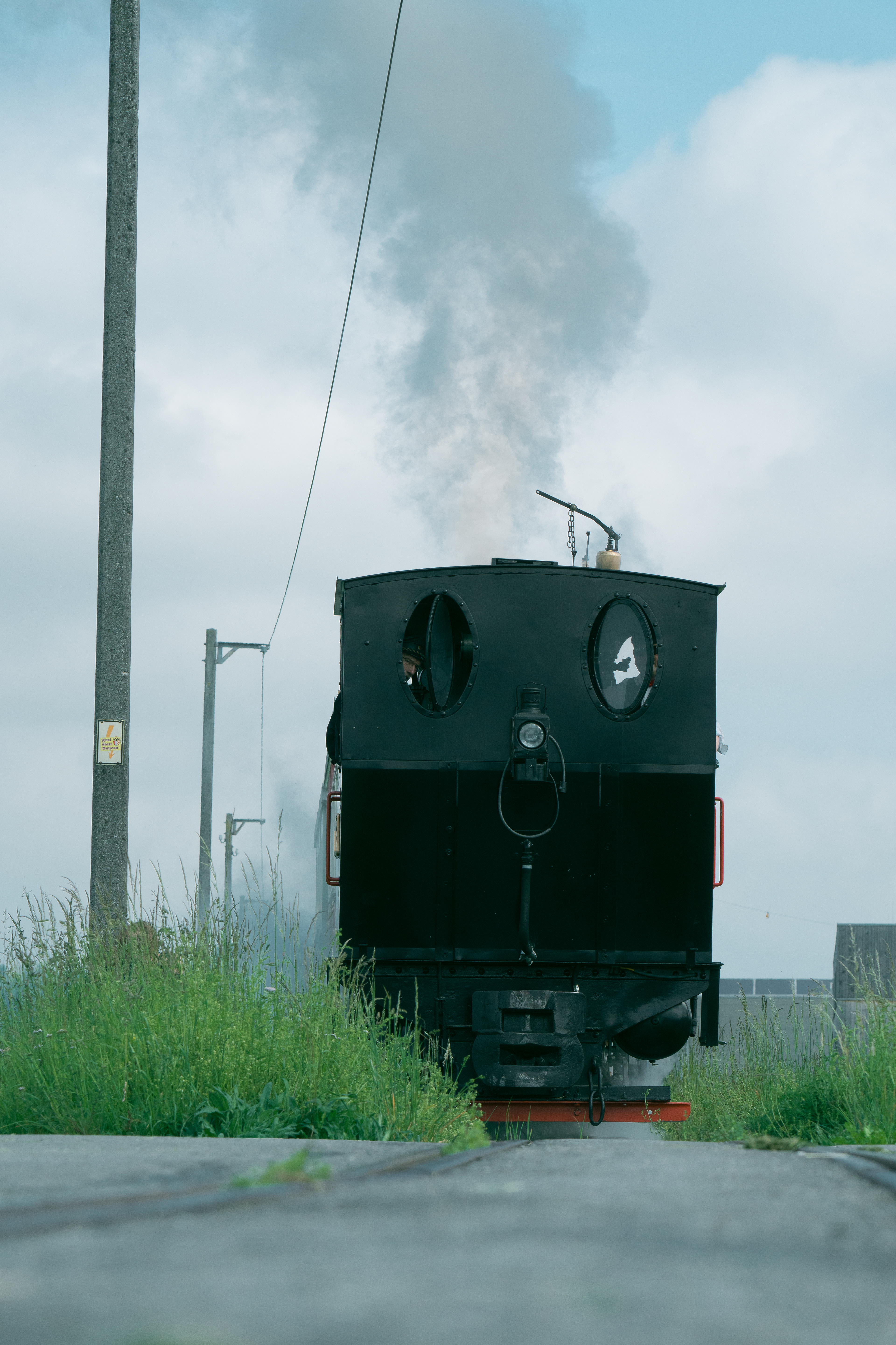 Veronika Rauch - alte Lokomotive von hinten