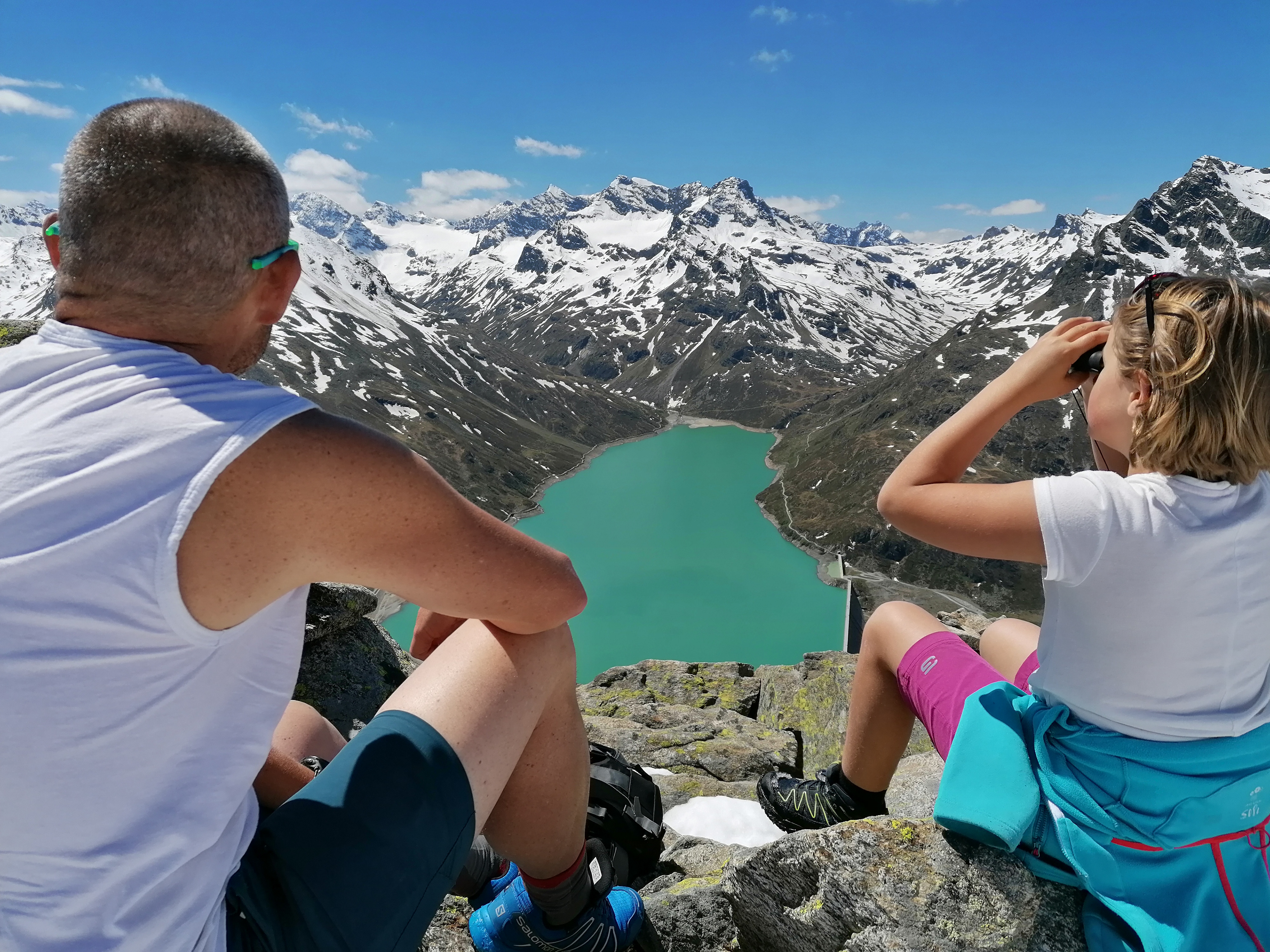 Veronika Rauch - Mann und Kind mit Bergsee und Panorama