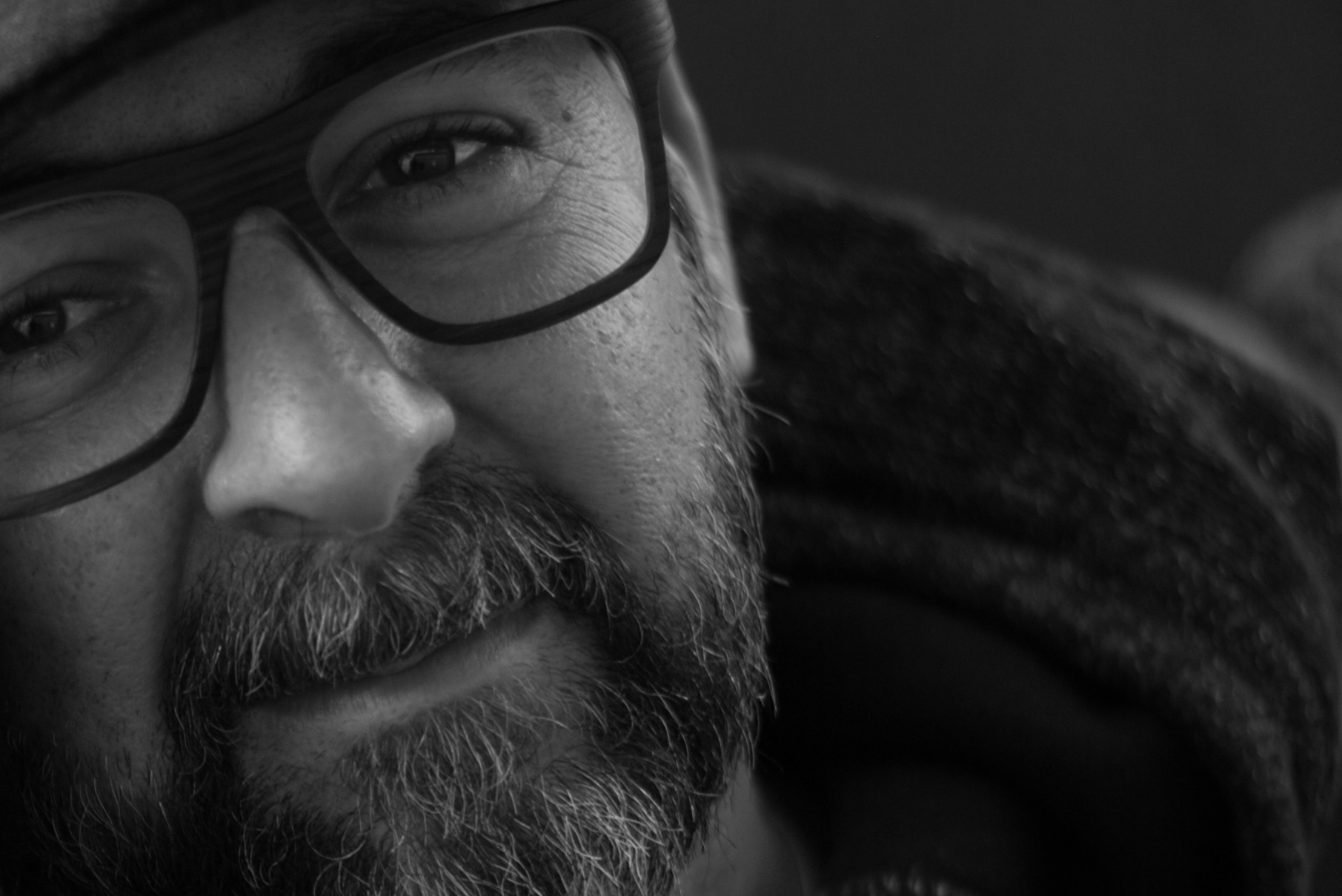 Veronika Rauch - Mann mit Bart und Brille