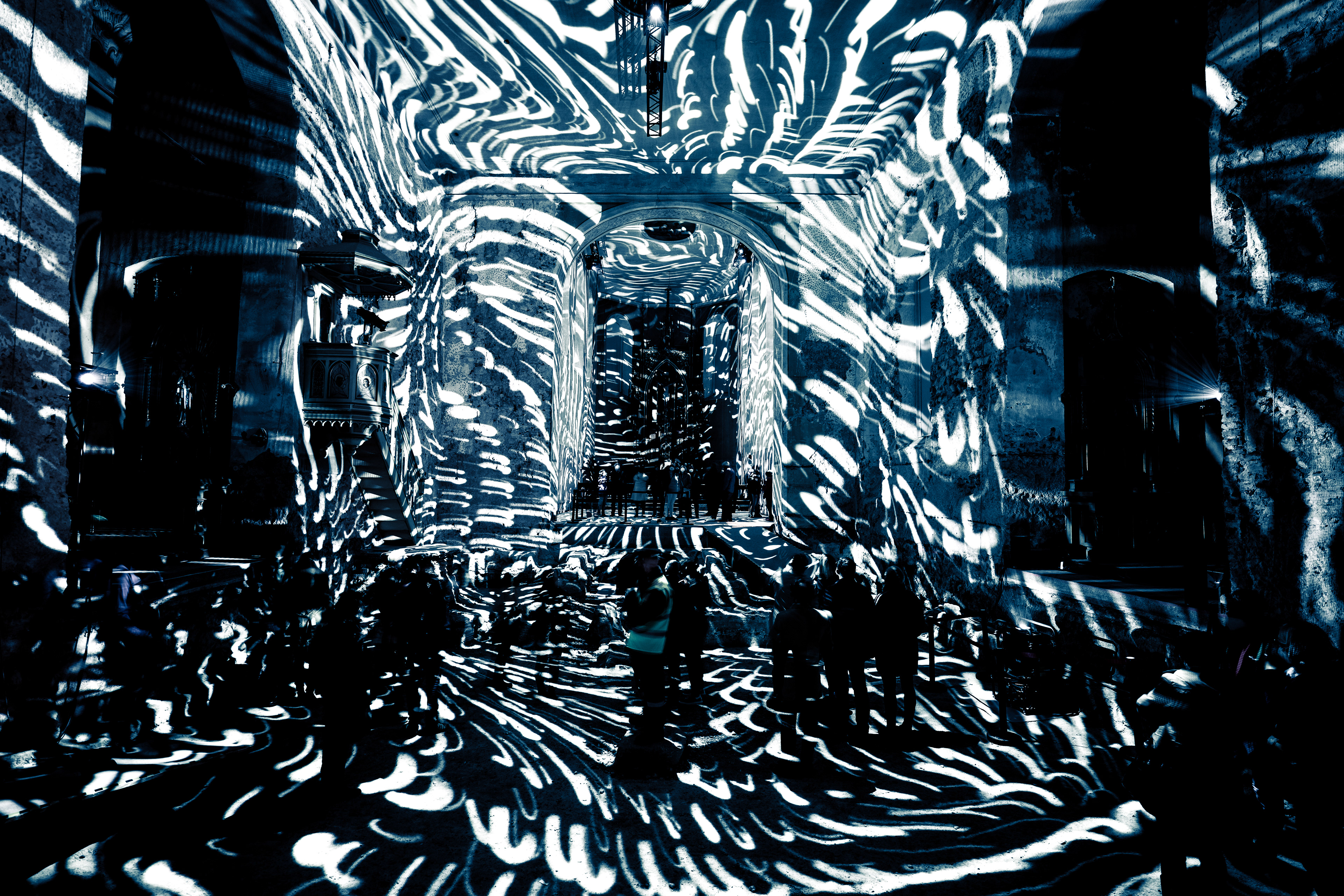 Veronika Rauch - Lichterkunst in Kirche