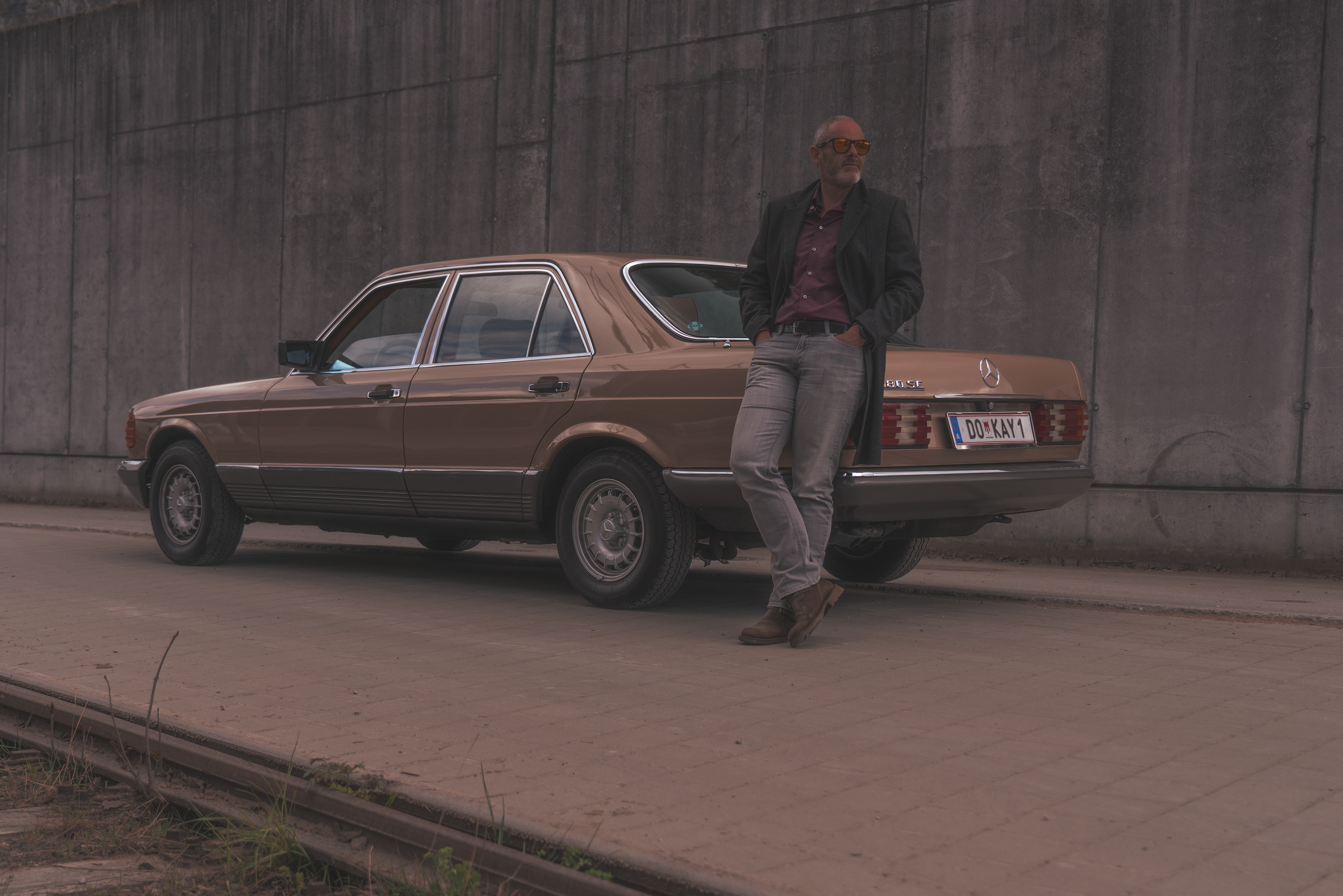 Veronika Rauch - Mercedes stehend