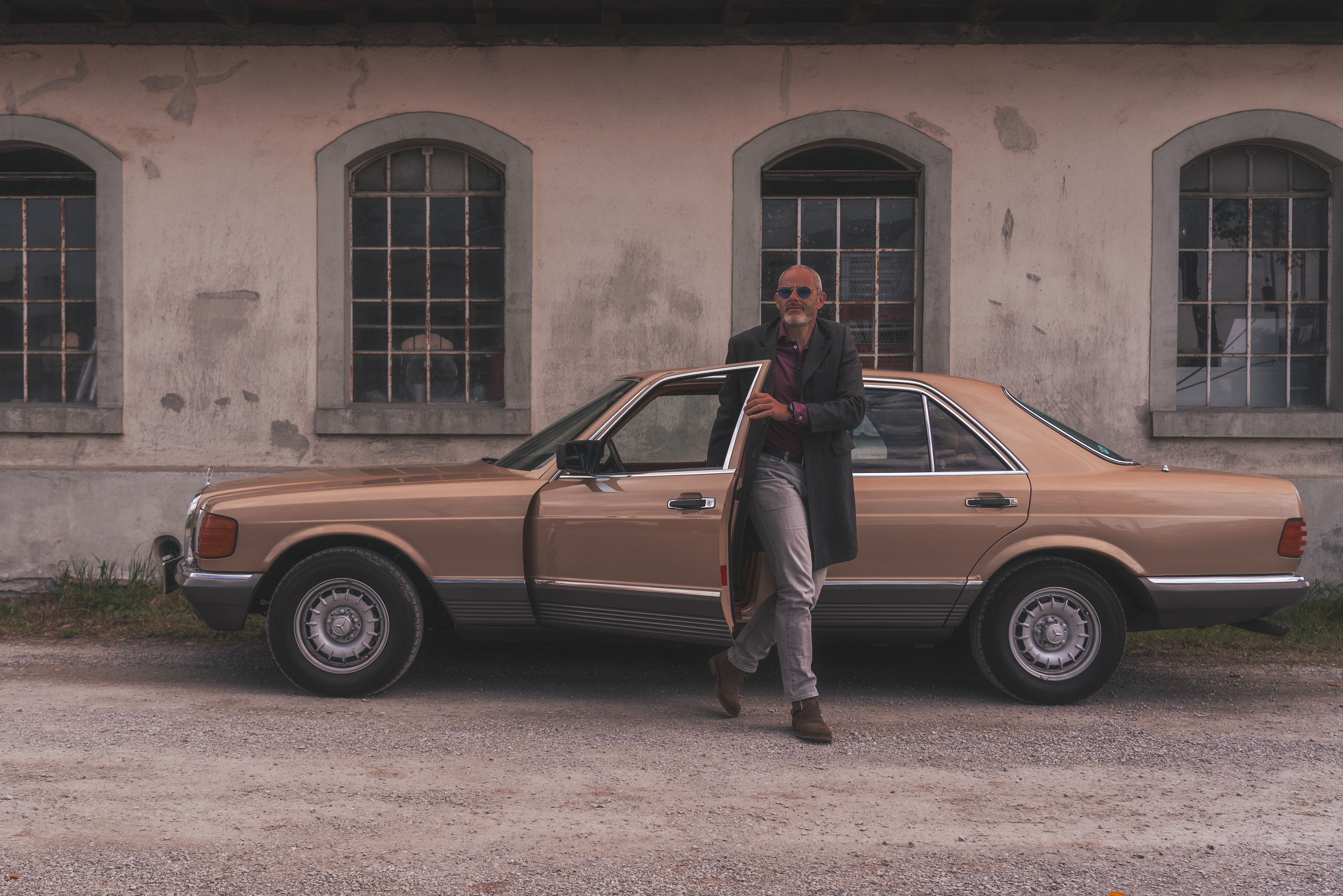 Veronika Rauch - Mercedes parkend