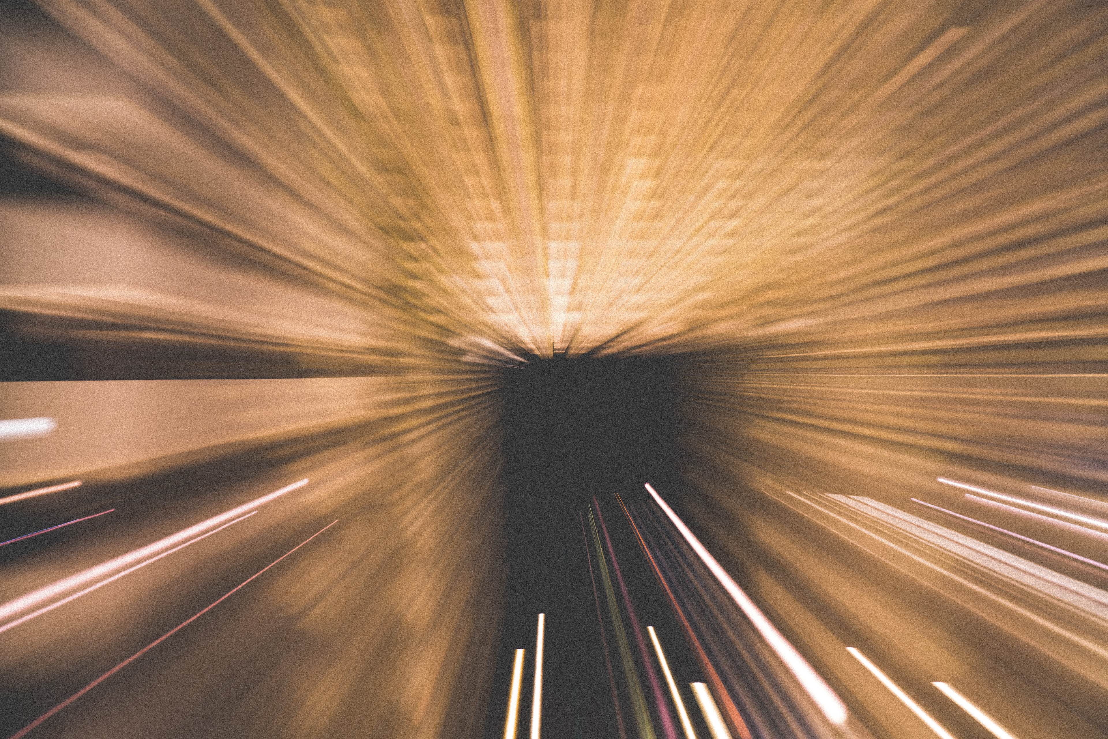 Veronika Rauch - goldener Lichtertunnel
