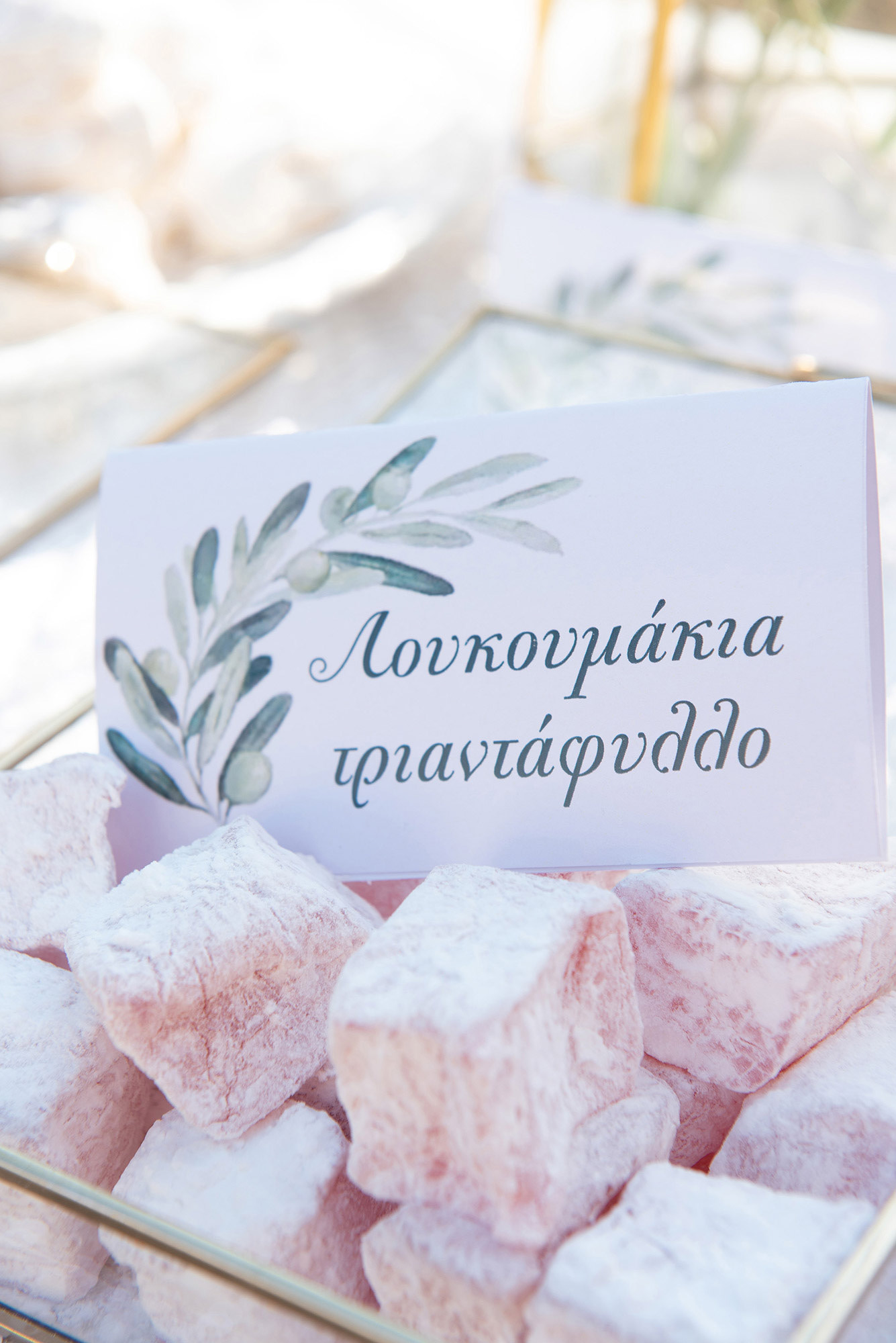 στολισμός εξω από την εκκλησία σε φωτογράφιση γάμου στη χαλκιδική - λουκούμια, decoration outside the church at a wedding photography in chalkidiki - locum