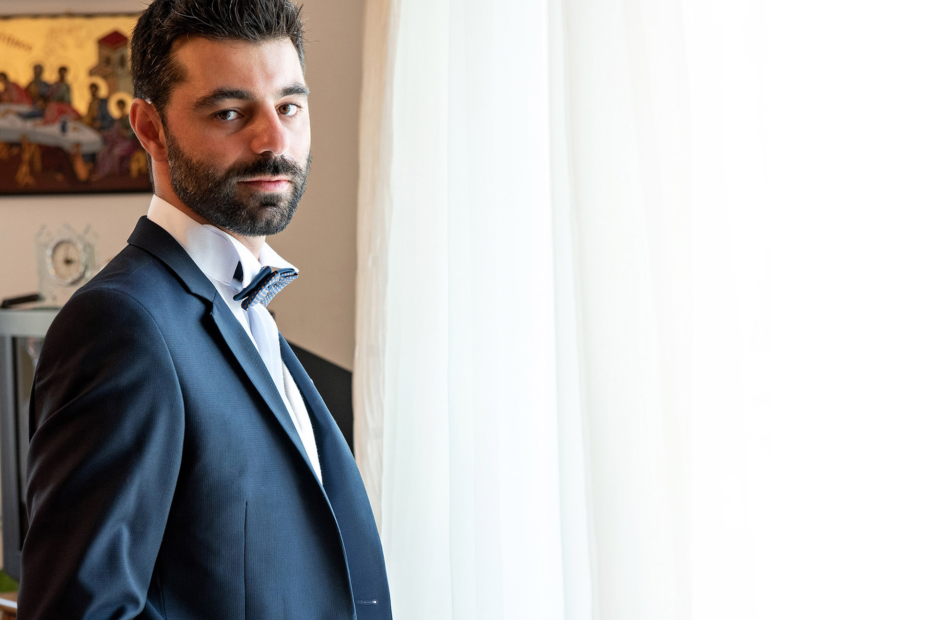 Πορτραίτο γαμπρού έτοιμου – φωτογράφιση γάμου Χαλκιδικής Groom ready portrait – wedding photography in chalkidiki