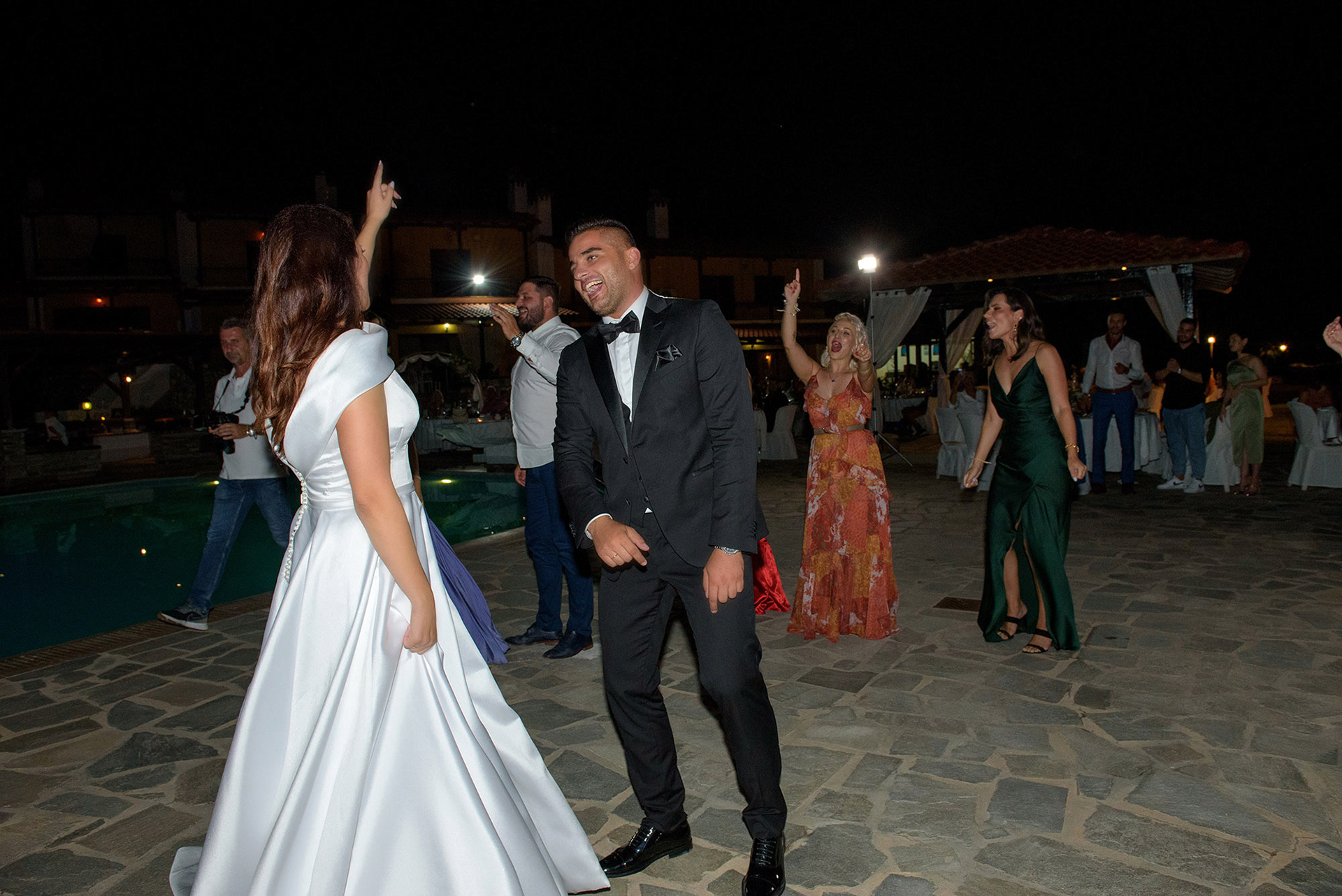 ζευγάρι χορεύει μαζί στη δεξίωση, couple dancing together at the reception