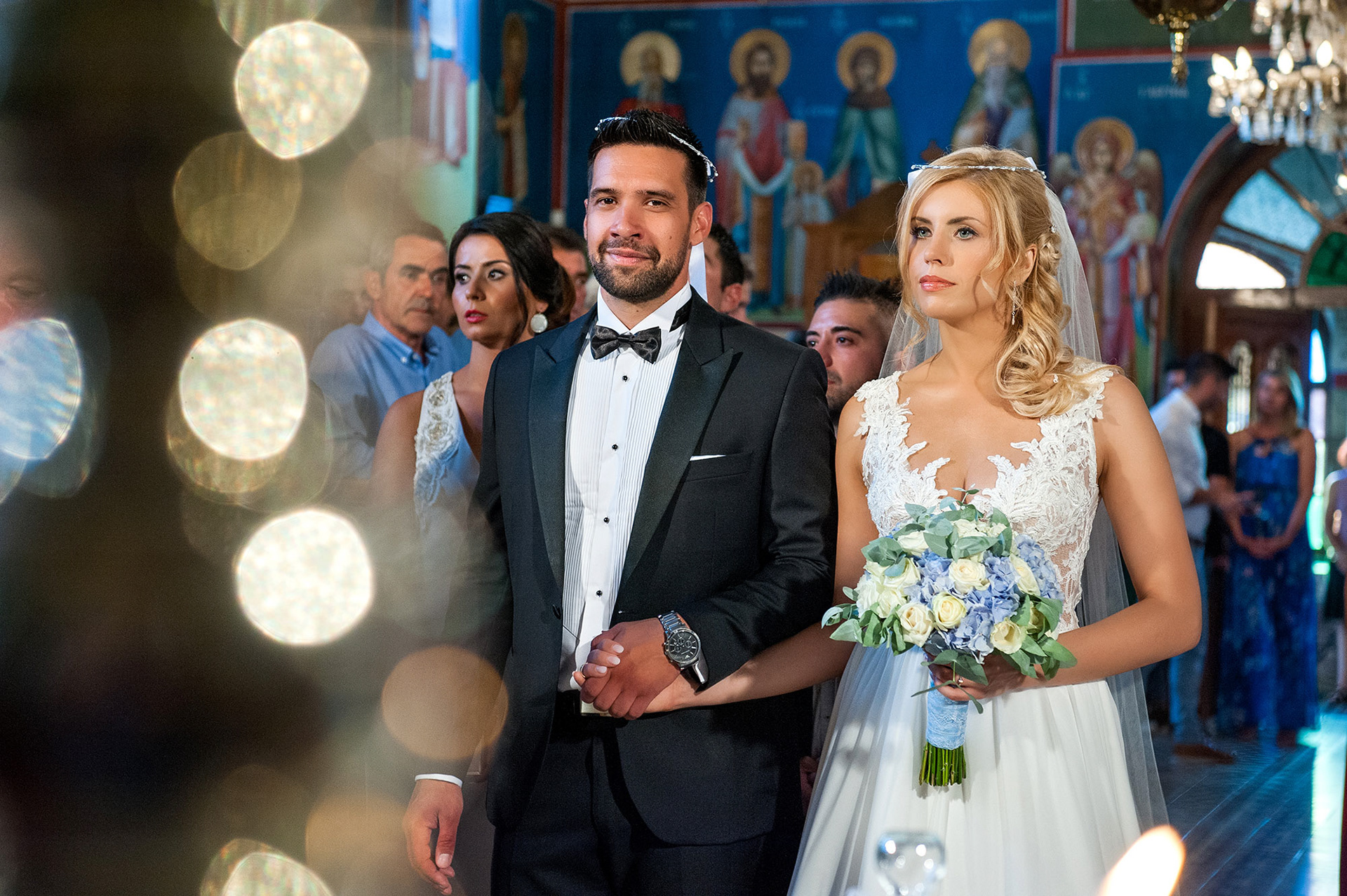 Στεφάνωμα ζευγαριού κατά τη διάρκεια της τελετής γάμου στη Χαλκιδική.,    Crowning of a couple during the wedding ceremony in Halkidiki.