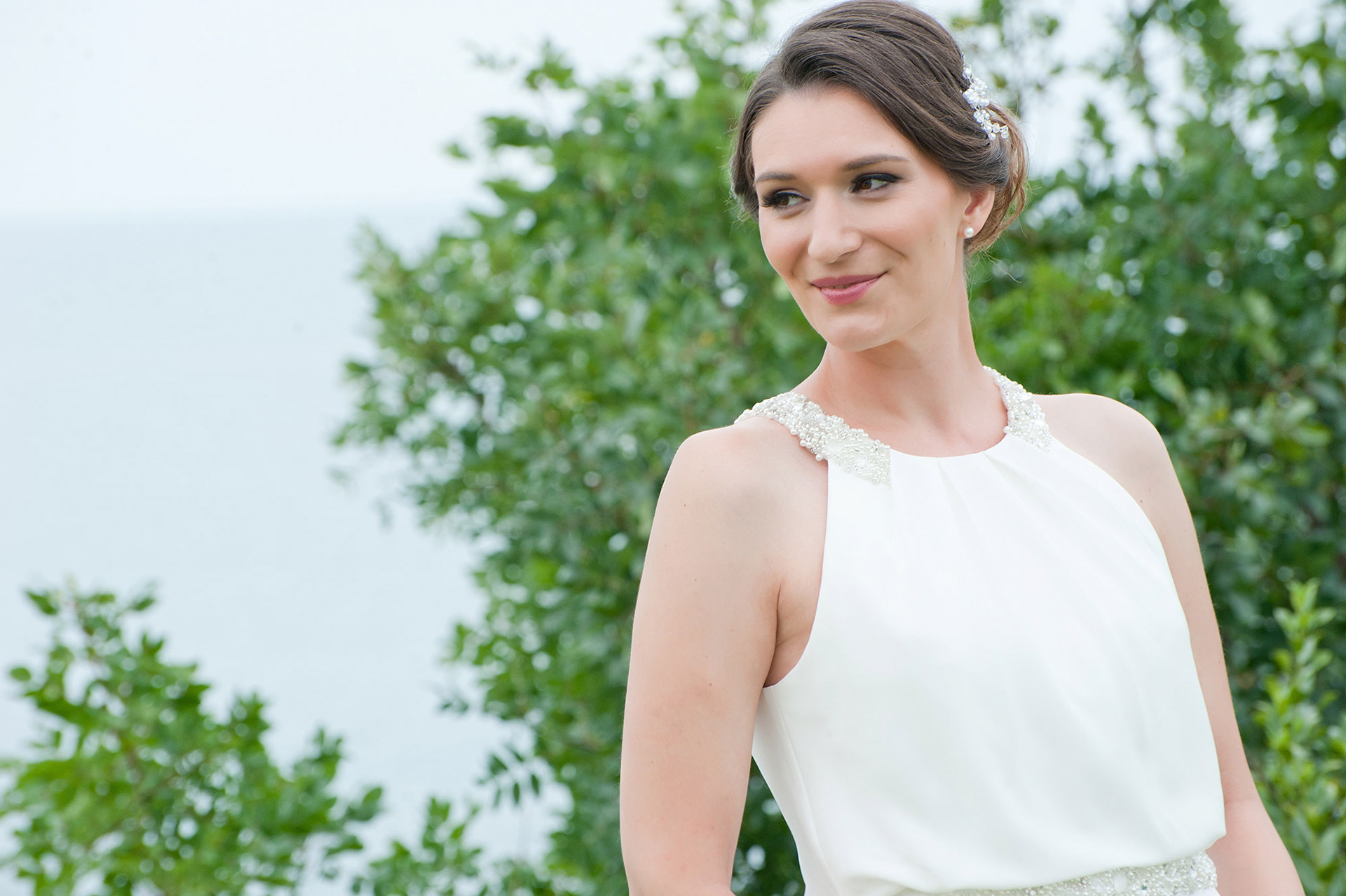 Πορτραίτο της νύφης με φυσικό φως στο Λιτόχωρο.  Bride portrait with natural light in Litochoro.