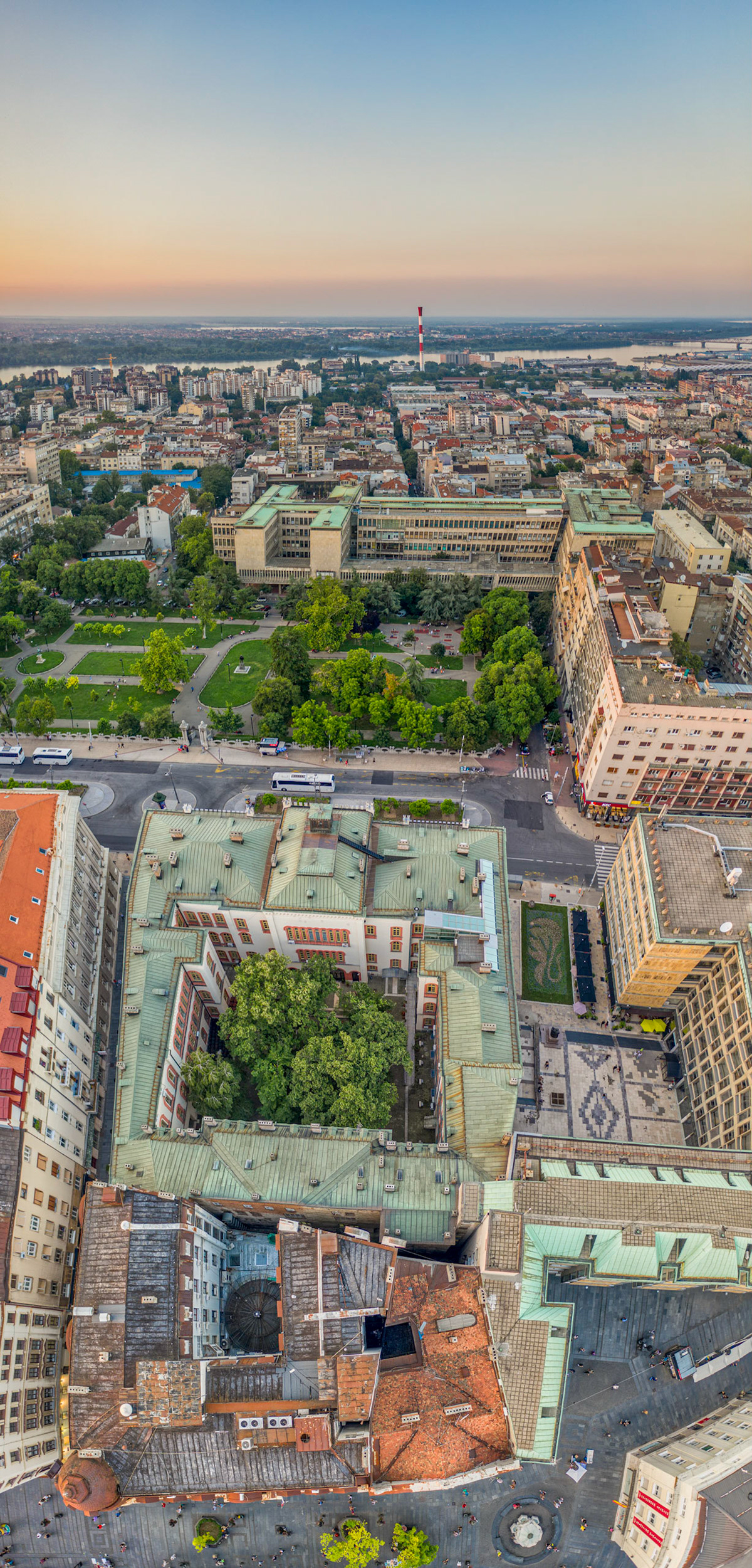 Ректорат, летња