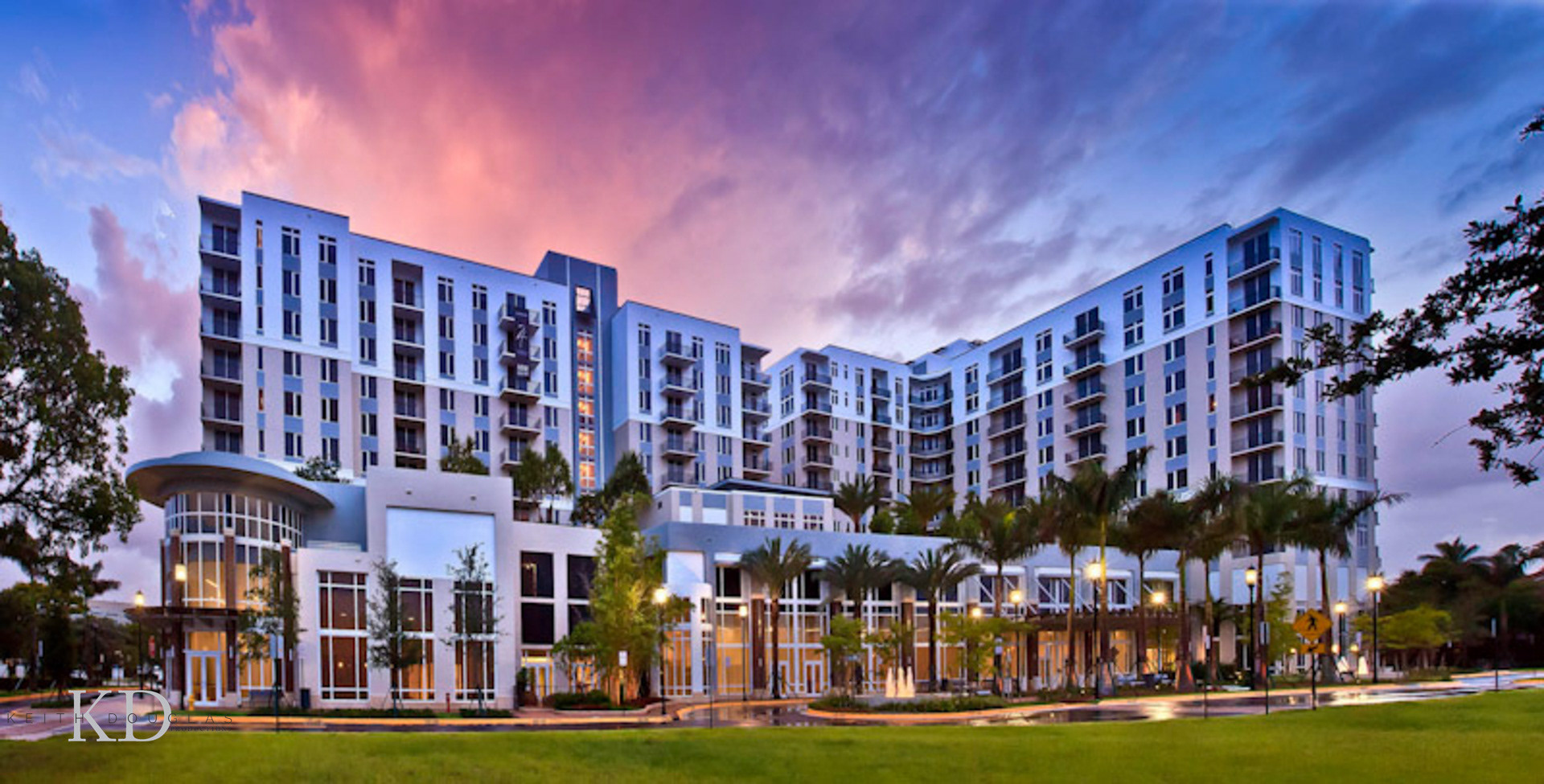 Visual content for commercial real estate listings