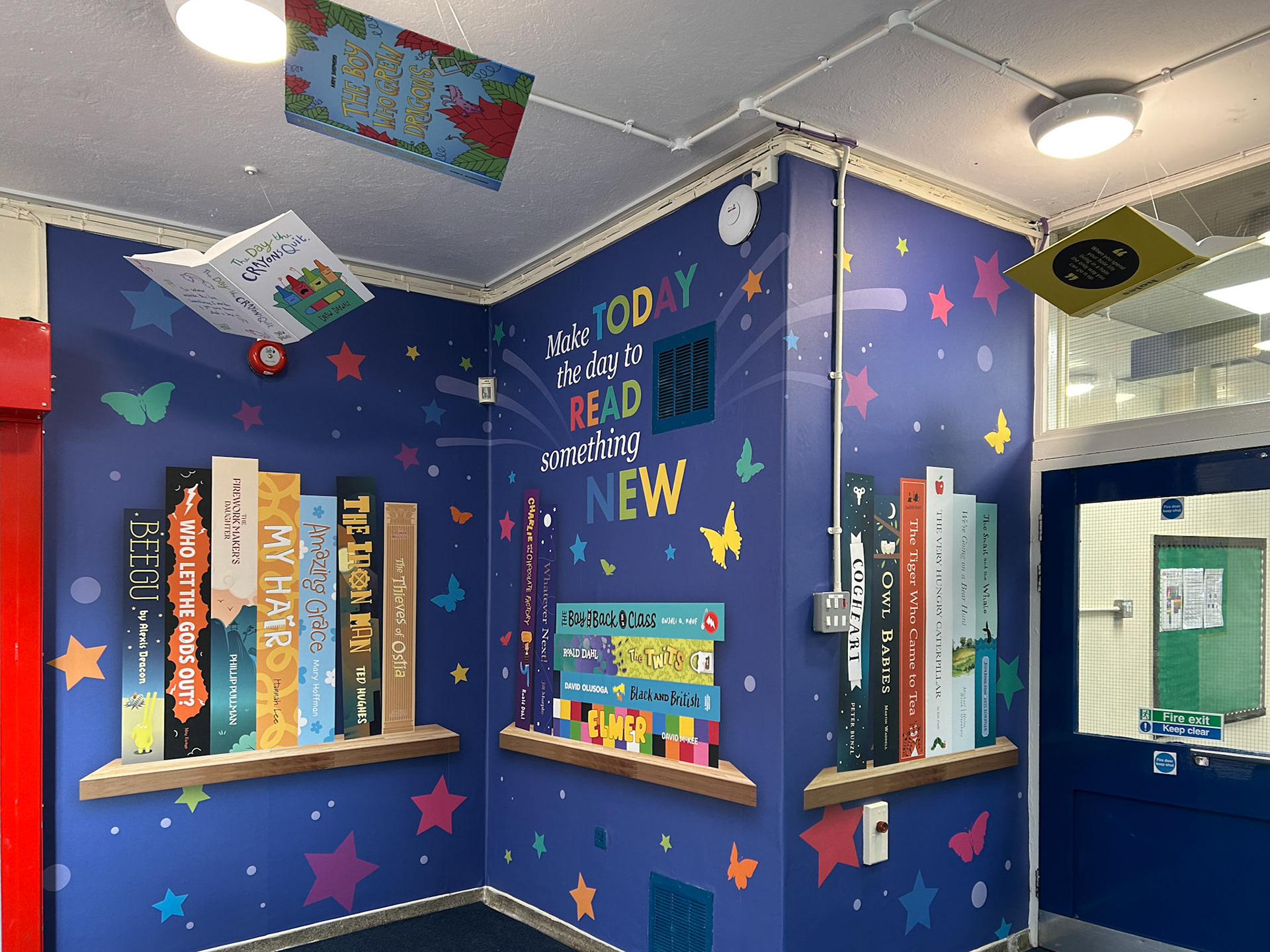 Library Shelves Wall Art &amp; Flying Books - STG02