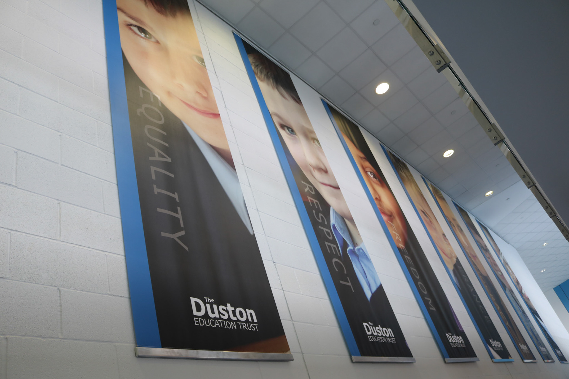 Hanging Keder Banners Entrance - DUS01