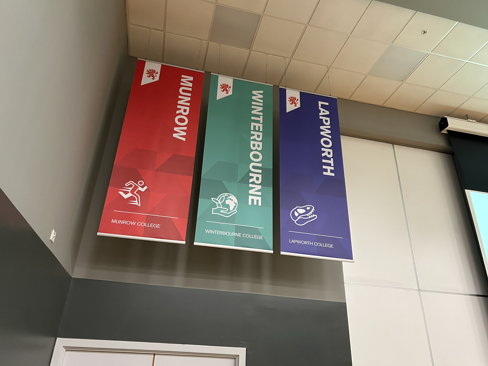 Hanging Values Banner Set - UOBS01