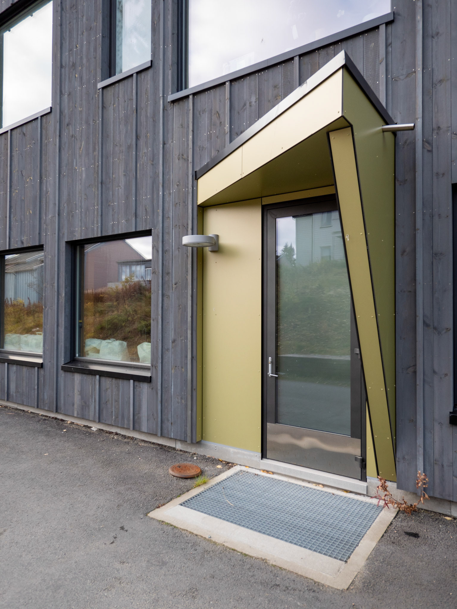 Trespa Meteon Metallics, Sommerlyst Skole, Tromsö, Norge