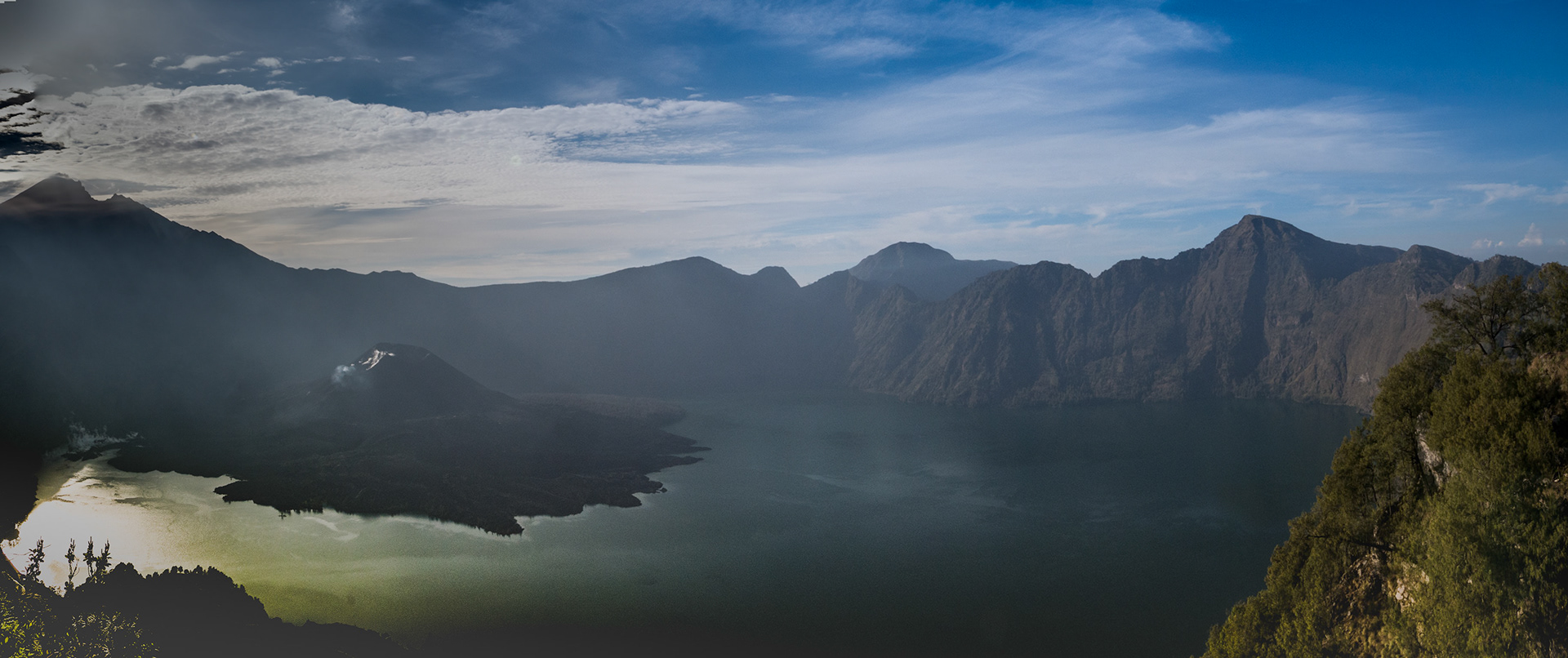 Lombok, vandra till vulkansjön, Indonesien