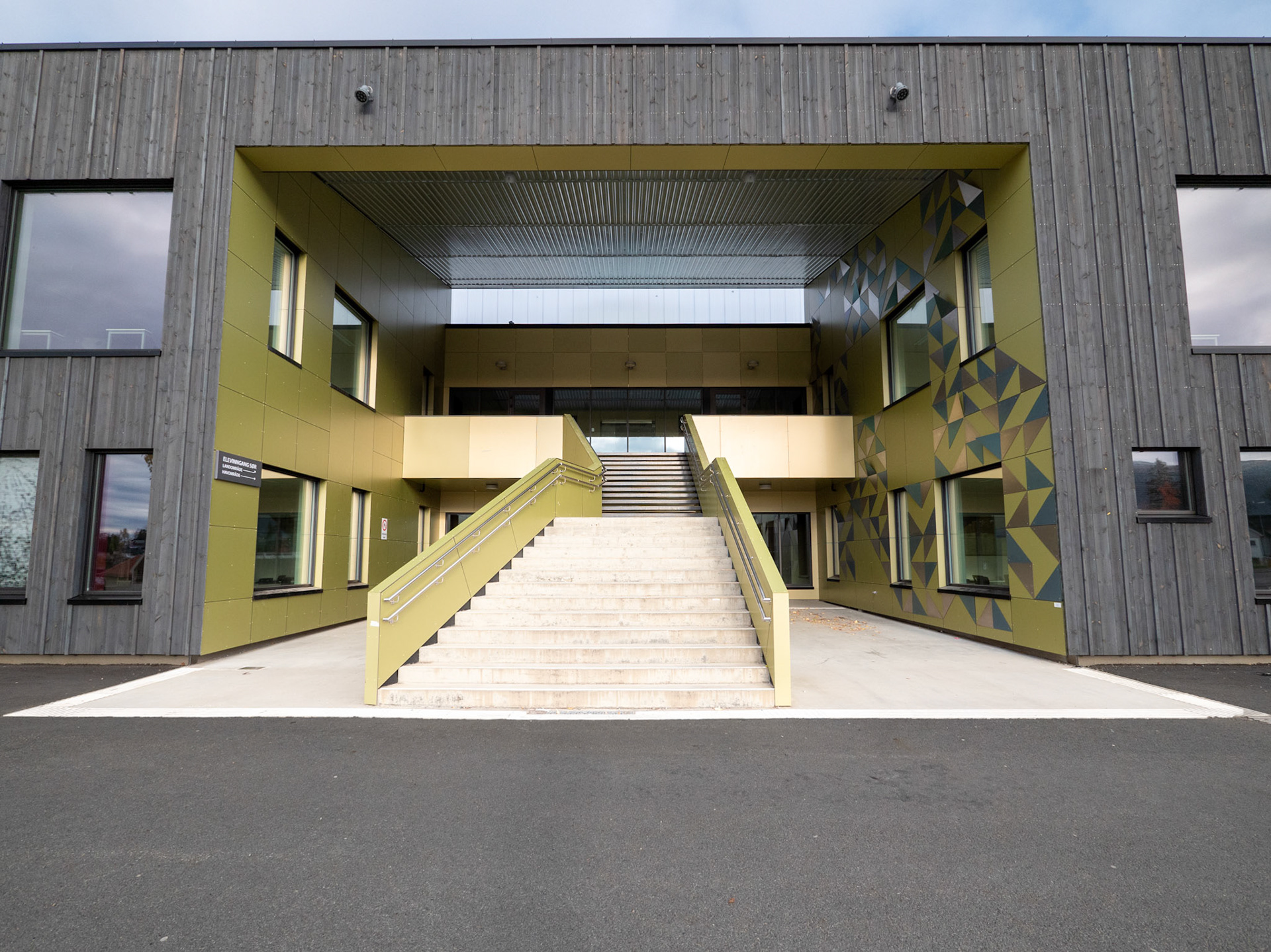 Trespa Meteon Metallics, Sommerlyst Skole, Tromsö, Norge