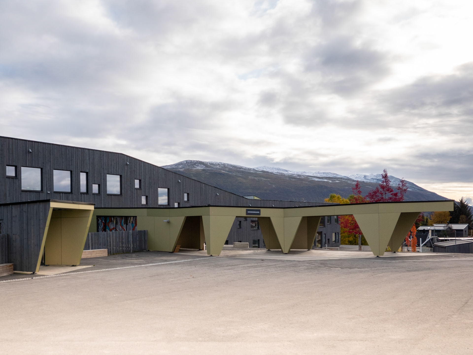 Trespa Meteon Metallics, Sommerlyst Skole, Tromsö, Norge