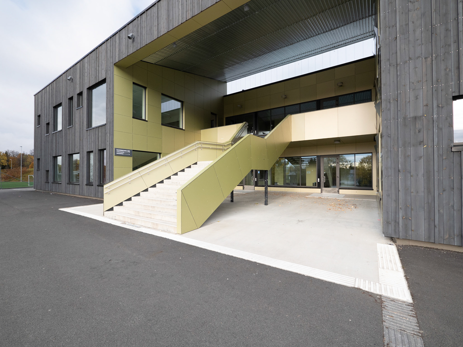 Trespa Meteon Metallics, Sommerlyst Skole, Tromsö, Norge