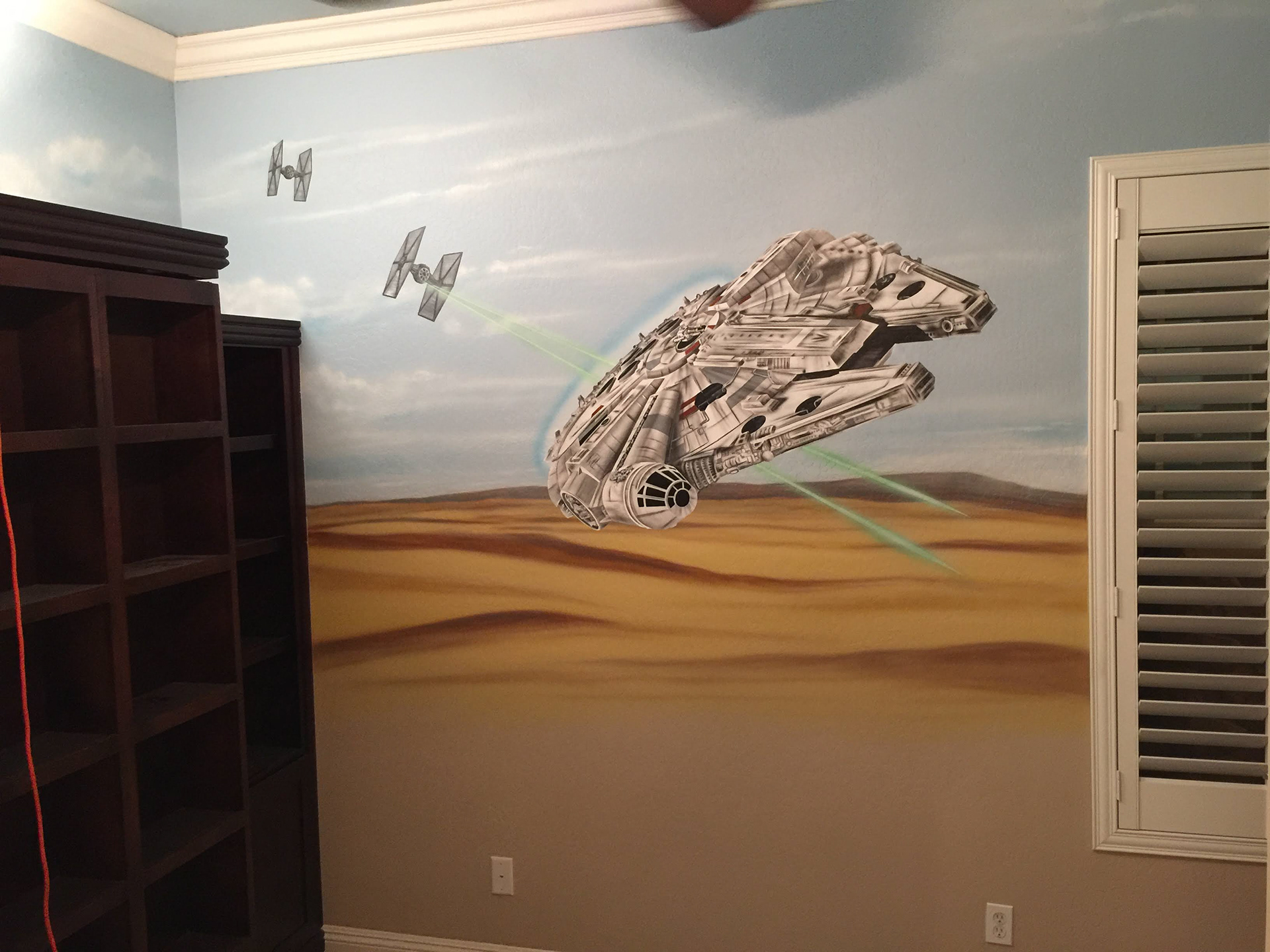 Millennium Falcon Chase (Kid's Bedroom)