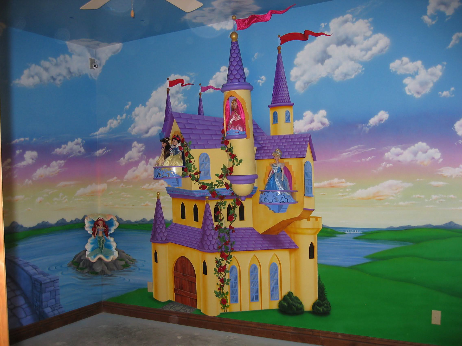 Disney Princess Castle (Kid's Bedroom)