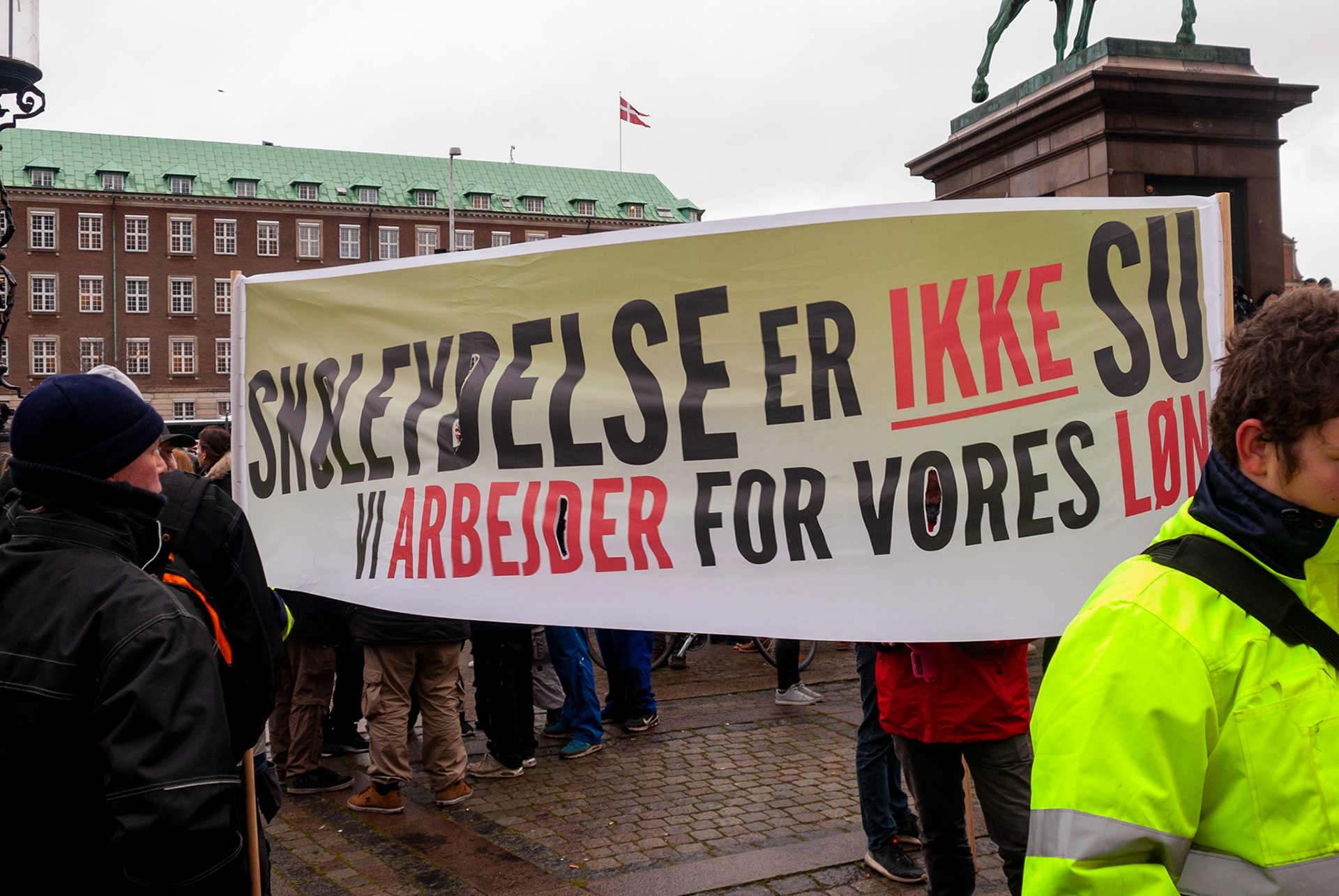 Demonstration for bevarelse af skoleydelse