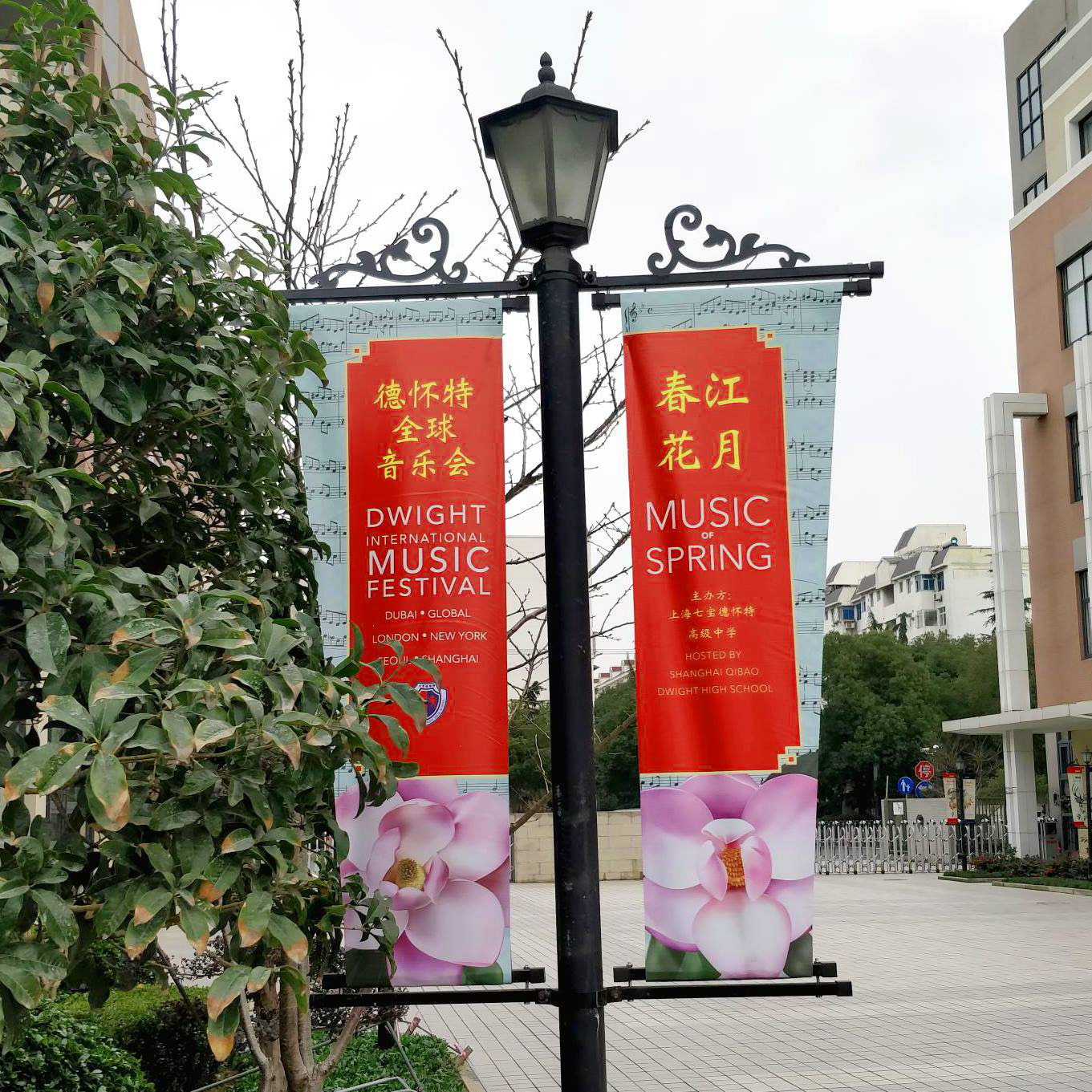 campus lampstands