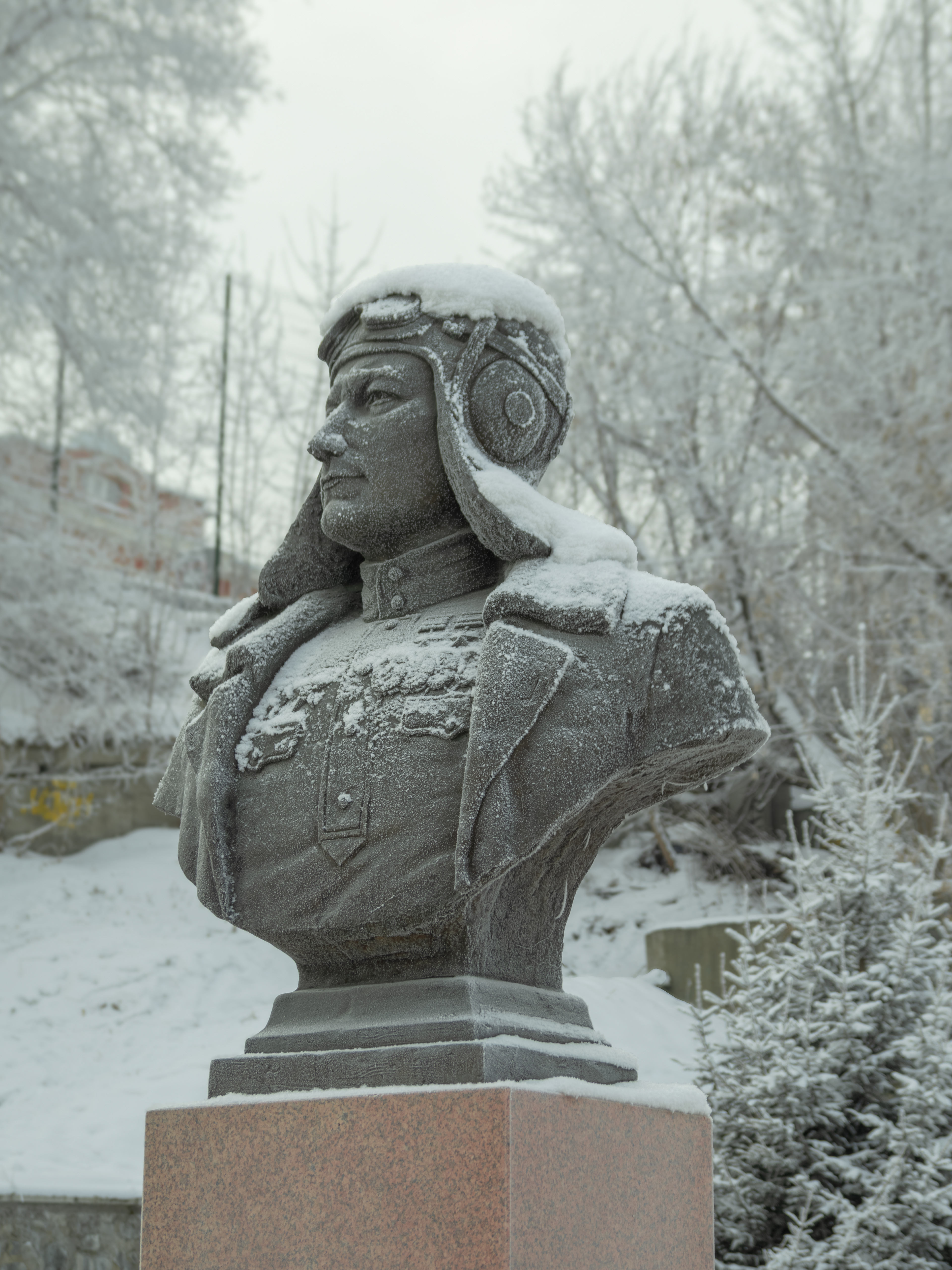 Памятник Н.В. Челнокову  Памятник дважды Герою Советского Союза Николаю Васильевичу Челнокову