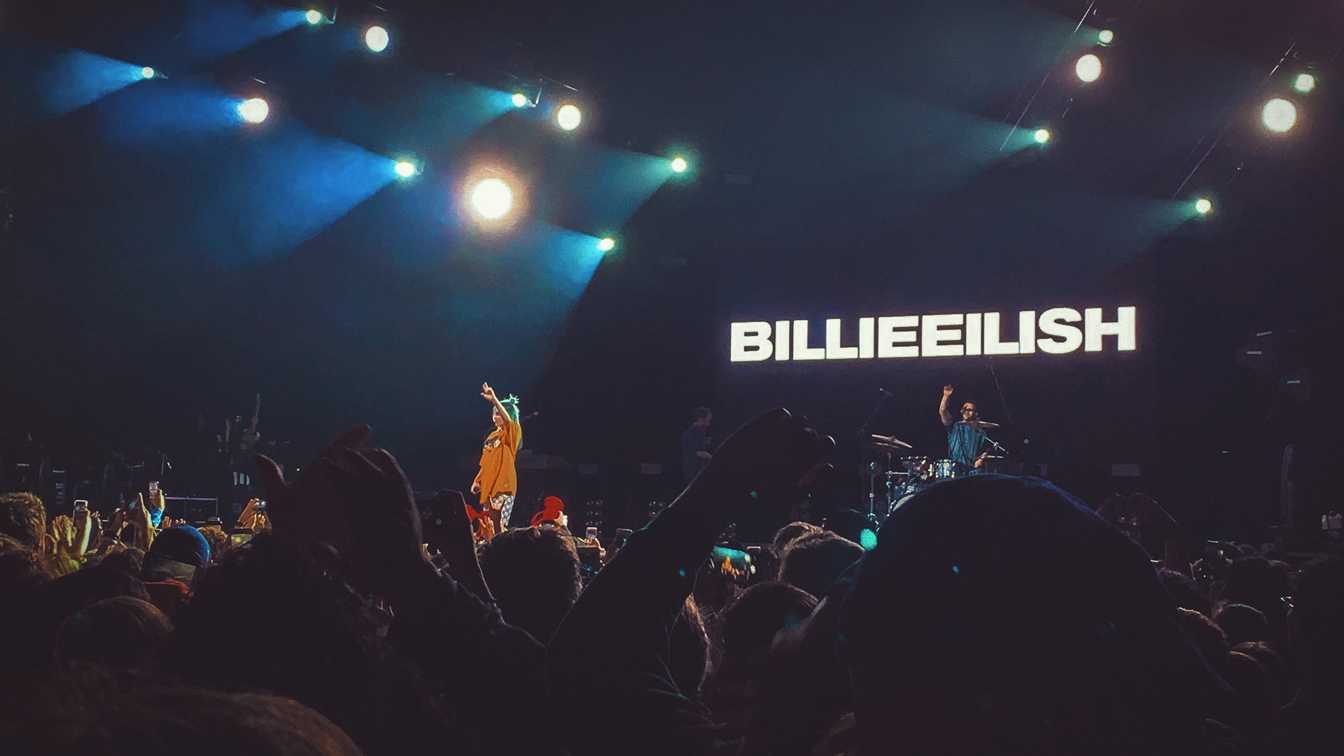 Dec 2018 - Billie Eilish in Seattle, WA (Deck The Hall Ball)