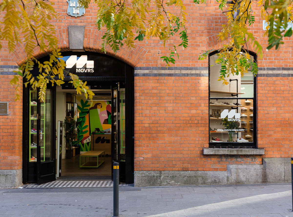 Shop Signage Design for Movrs