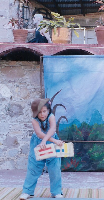 Sabina, durante una presentación del "Circo Chicos" en el Teatro Tanque del Estudio.