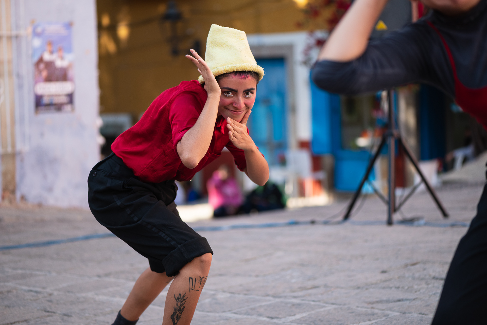 Alegría actuando en Plaza San Roque con Los Nahuales Callejeros, durante el Festival Cervantino y el de Corpus Comediantes-Locura Pura. © Ángela Olivia Vela Pavón.
