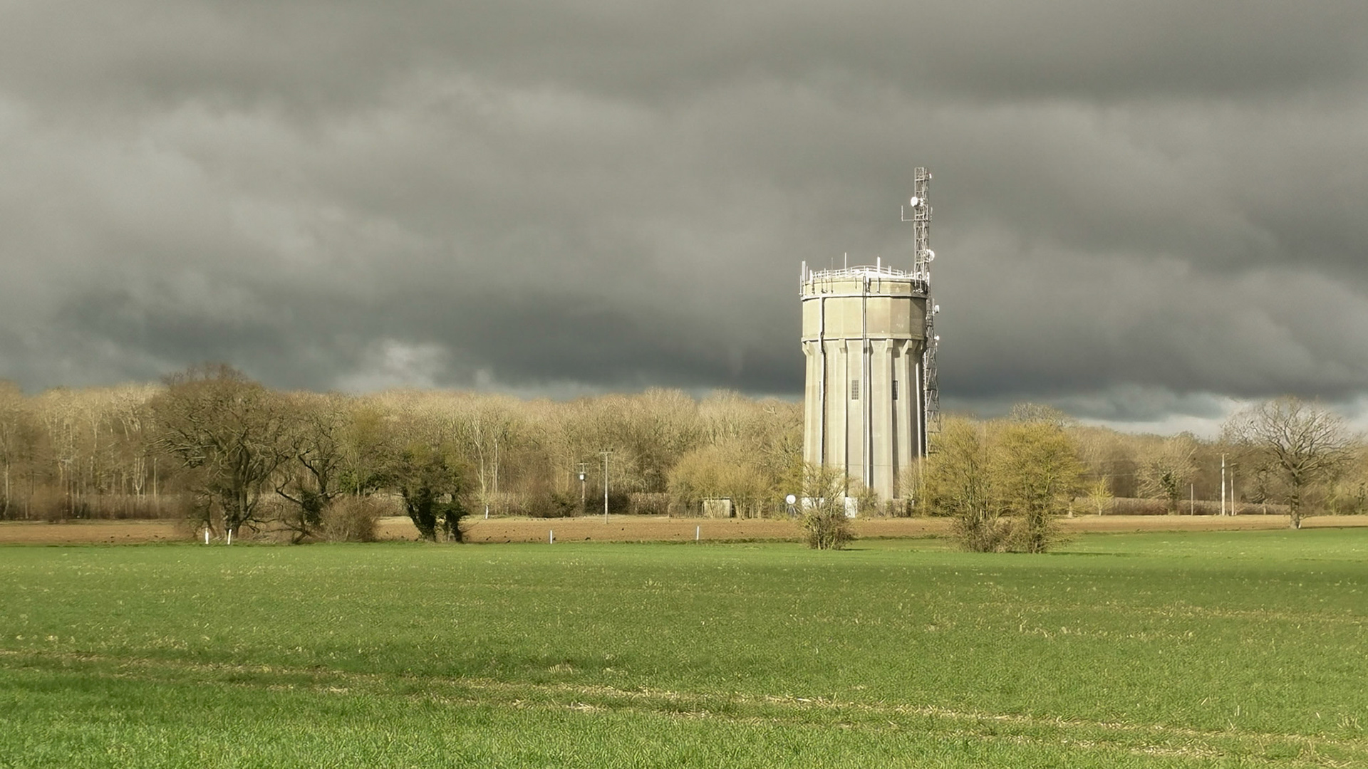 30. SIbton water tower