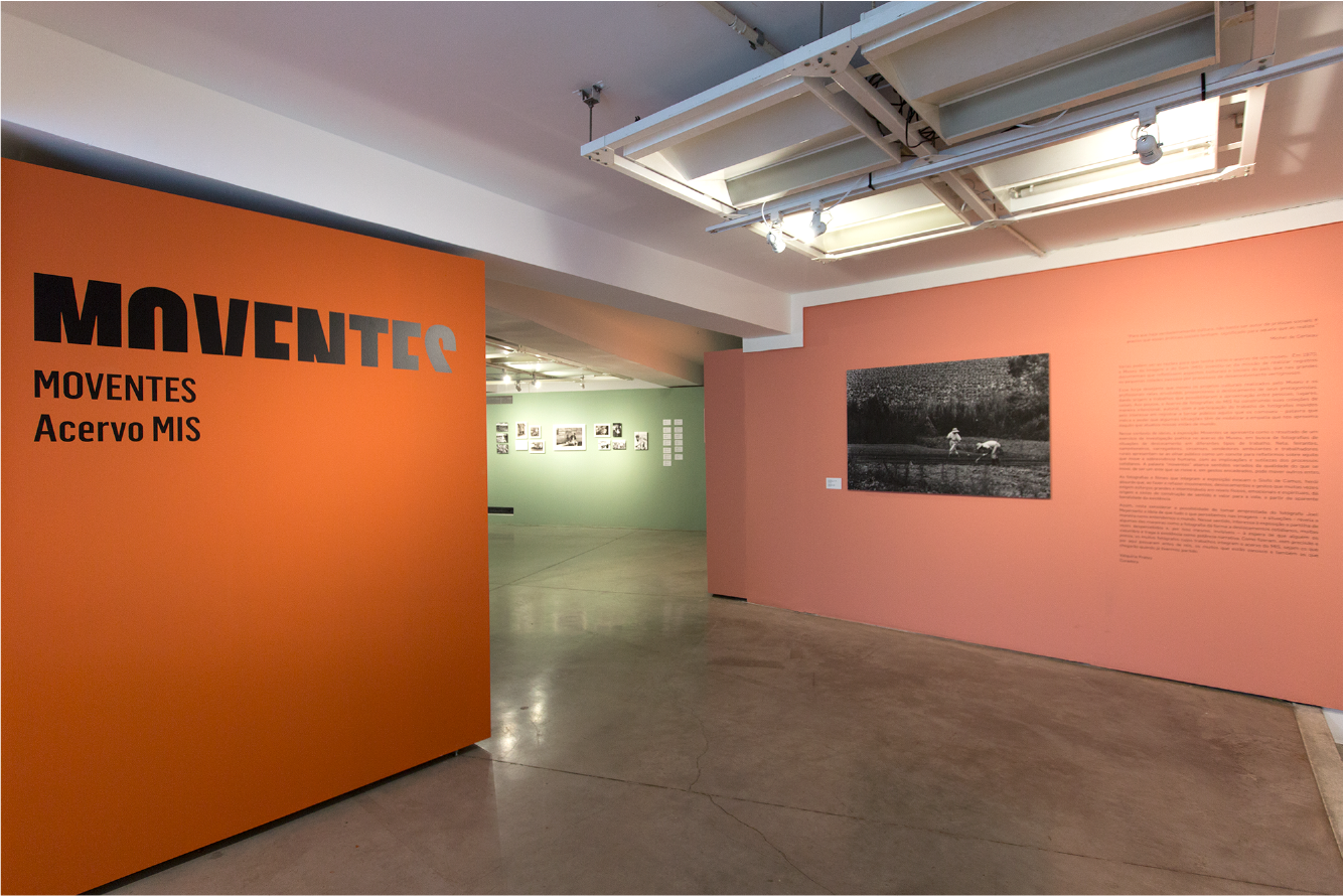 Identidade visual das aberturas das exposições
