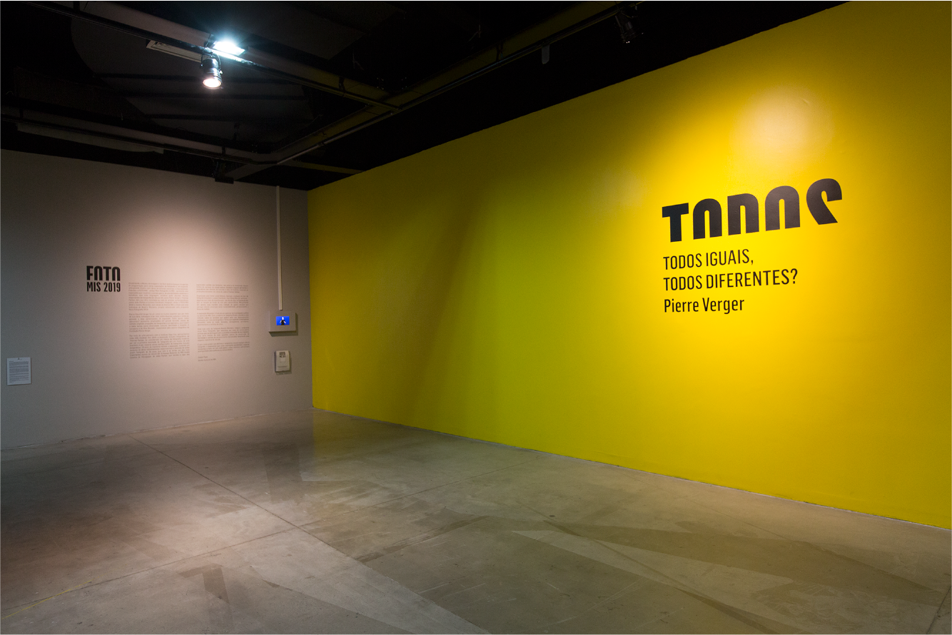 Identidade visual das aberturas das exposições