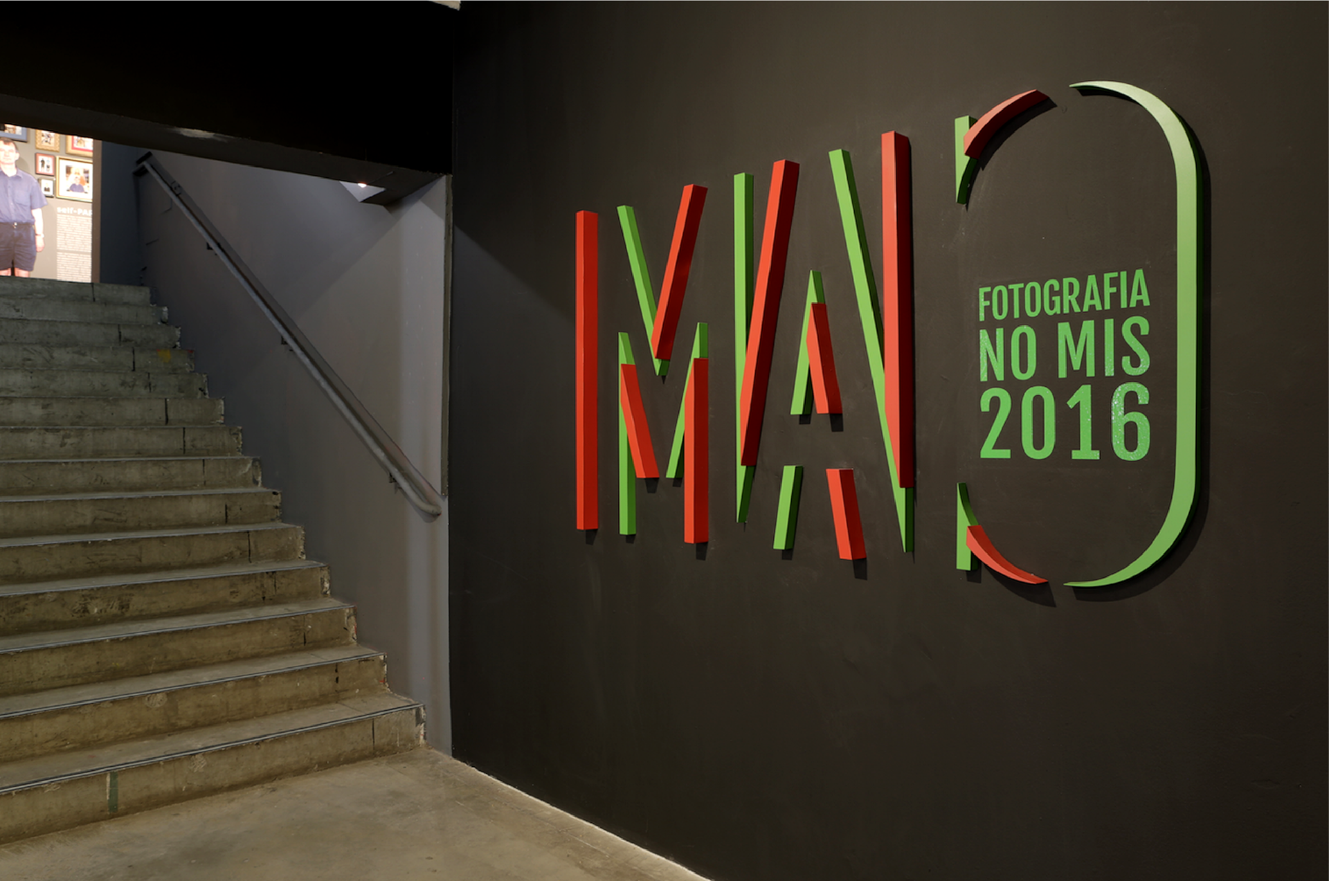 Letreiro na entrada da exposição