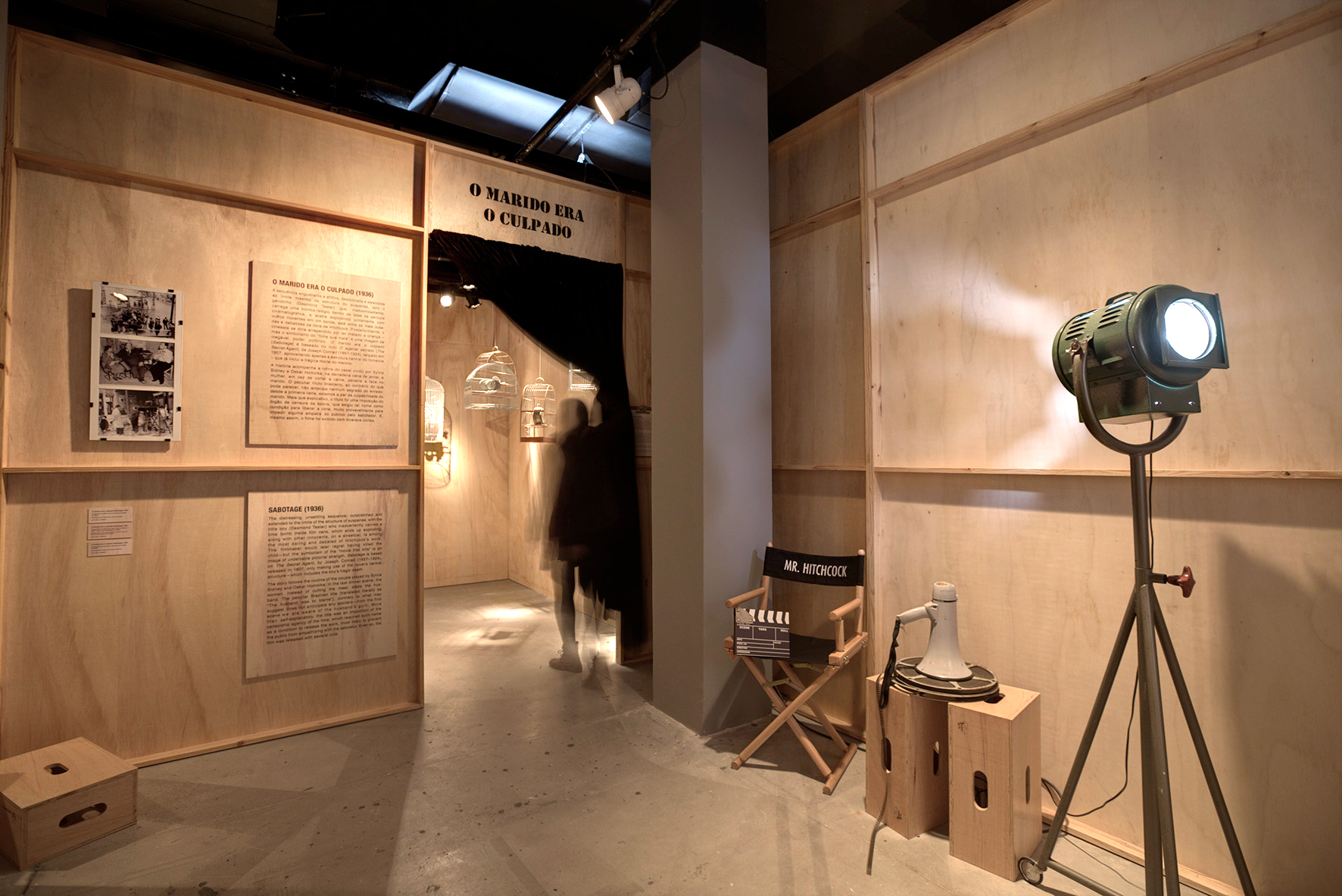 Comunicação interna da exposição: títulos, aberturas e legendas